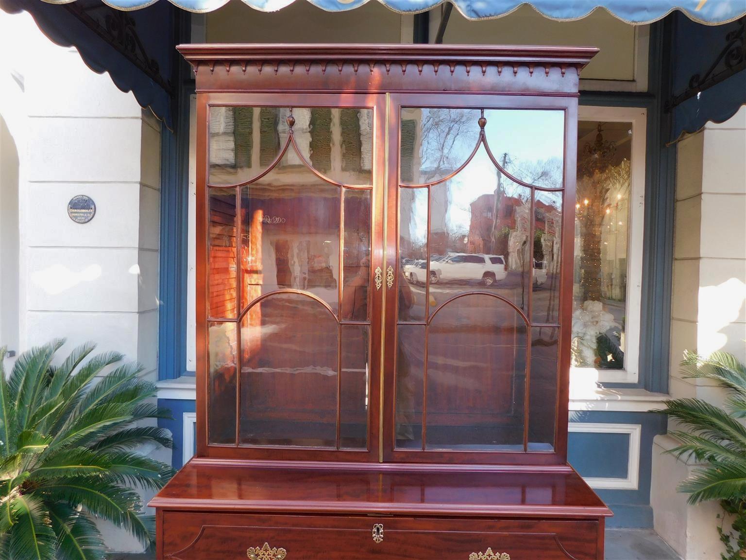 English Chippendale Mahogany Inlaid Fall Front Secretary with Bookcase, C.1780 In Excellent Condition For Sale In Hollywood, SC