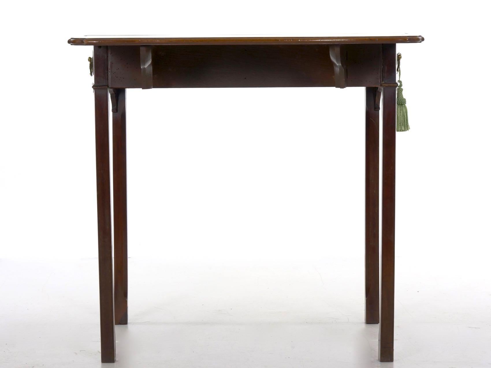 English Chippendale Mahogany Pembroke Accent Table, circa 1780 1