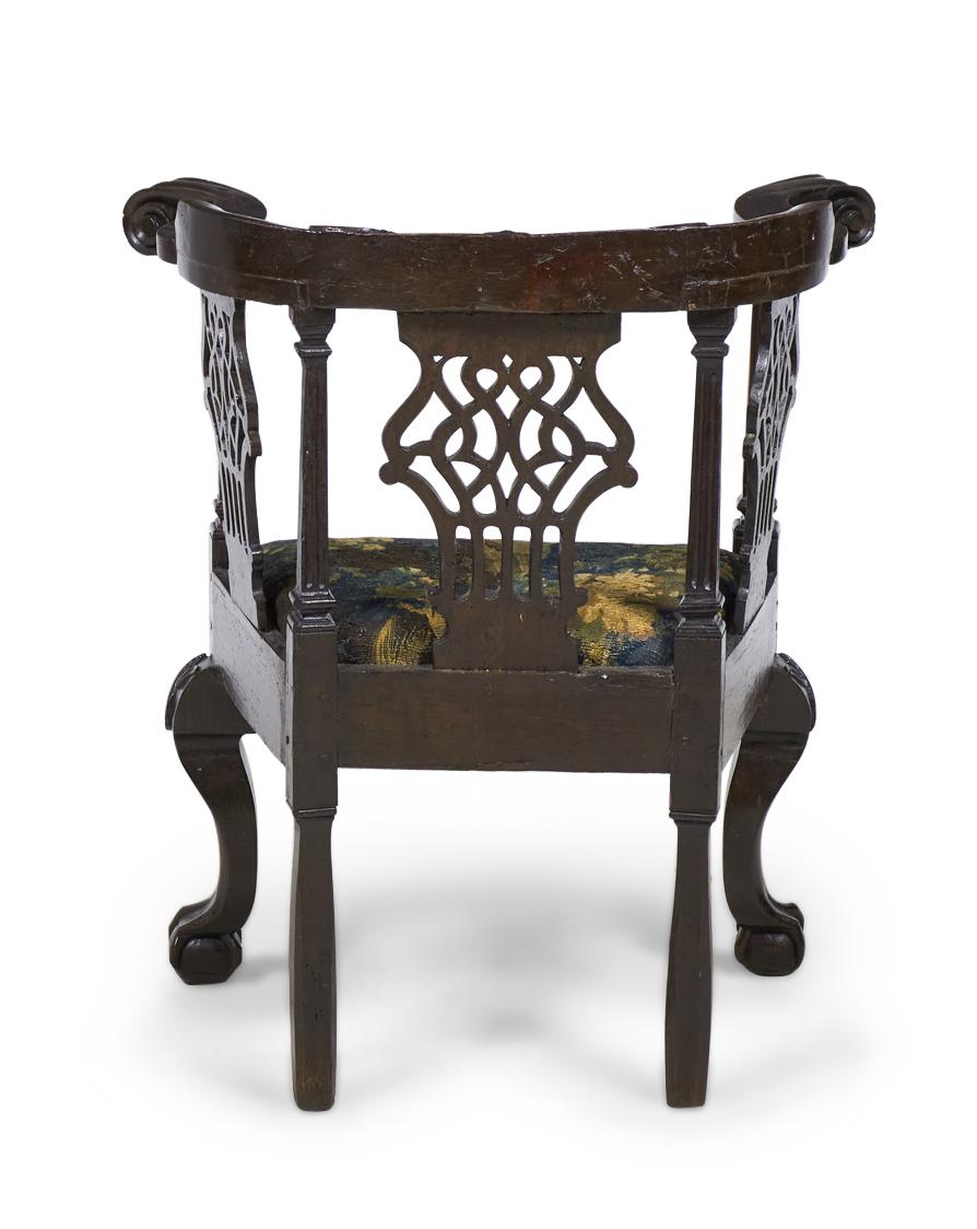 Englischer englischer Chippendale-Mahagoni-Sessel mit runder Rückenlehne im Angebot 1