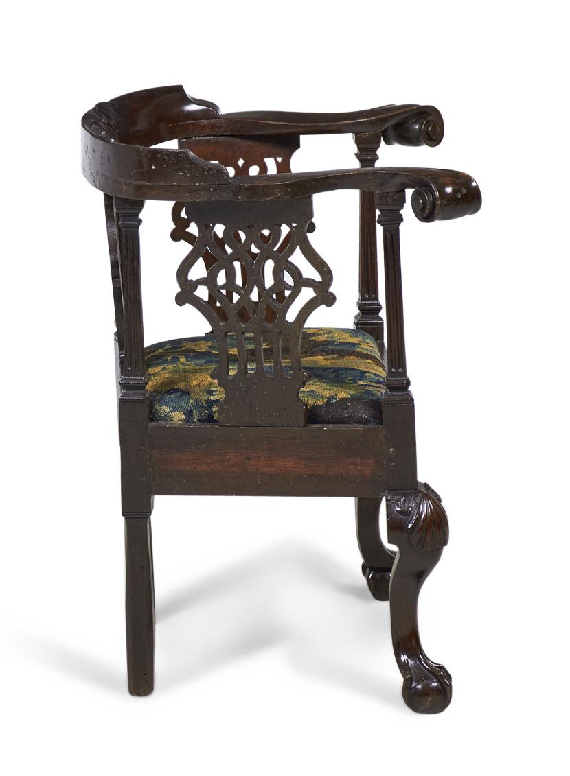 Englischer englischer Chippendale-Mahagoni-Sessel mit runder Rückenlehne im Angebot 3