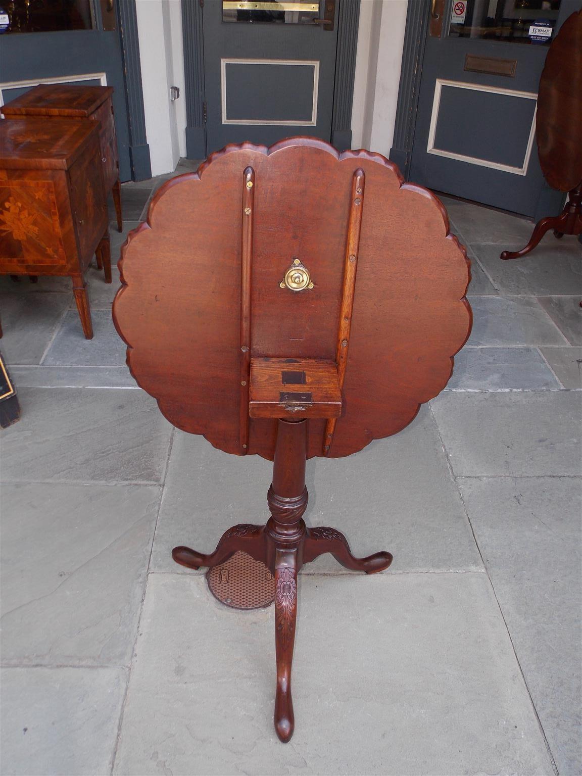 Mid-18th Century English Chippendale Mahogany Shell and Acanthus Carved Dessert Table, Circa 1760 For Sale