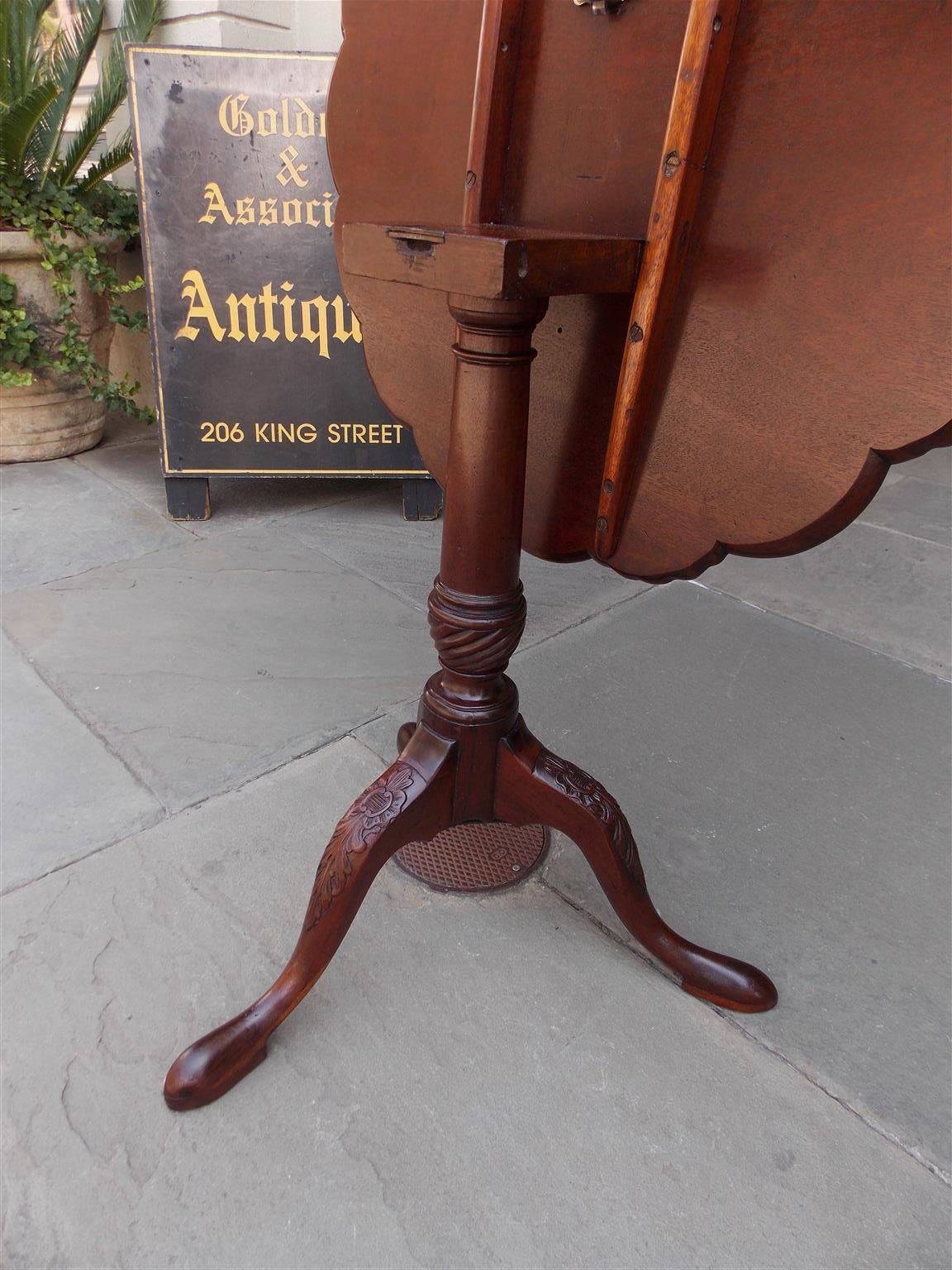 English Chippendale Mahogany Shell and Acanthus Carved Dessert Table, Circa 1760 For Sale 2