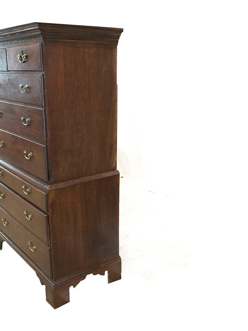 English Chippendale Oak Chest on Chest In Good Condition In Wilson, NC
