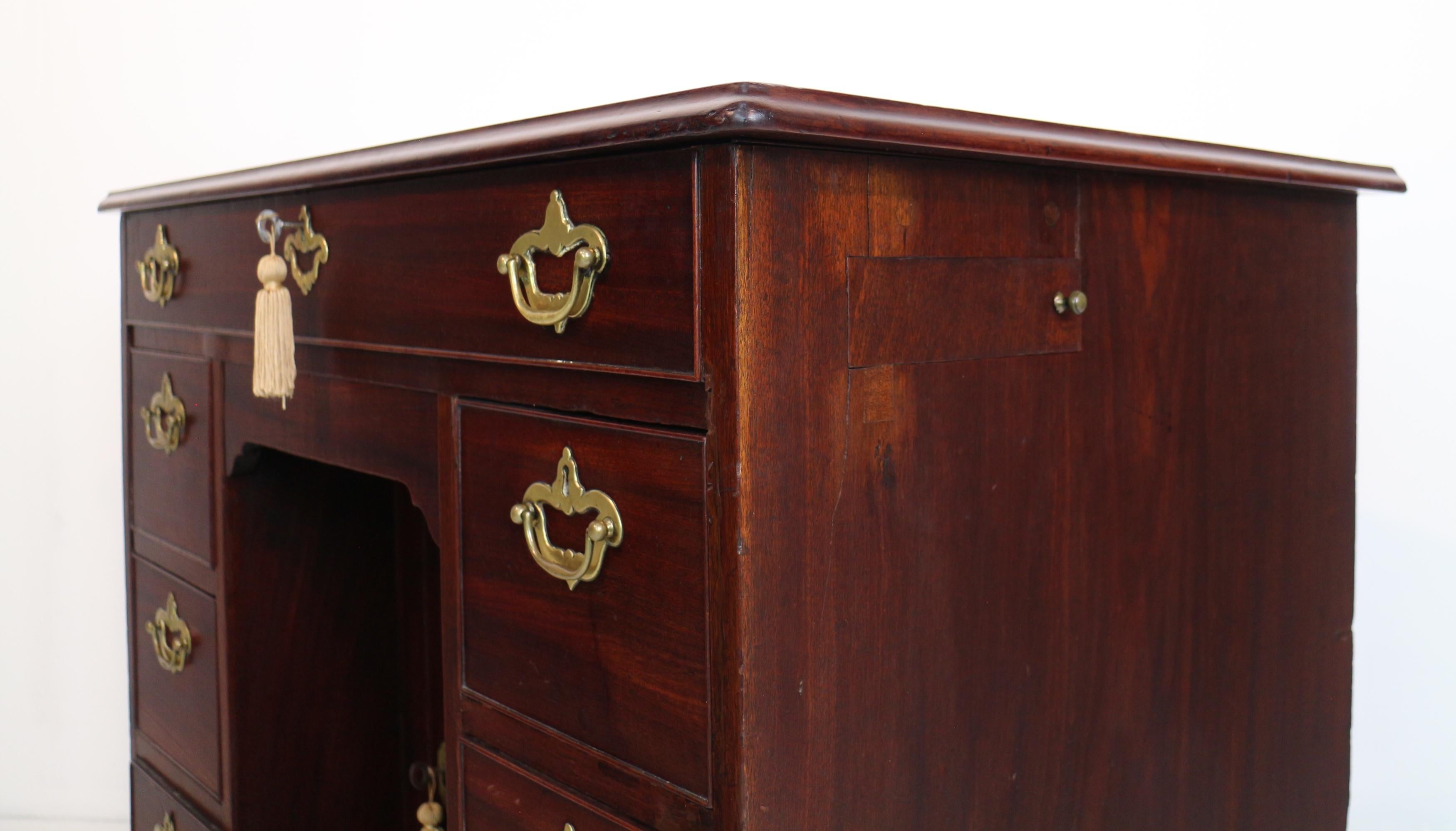 English Chippendale Period George II Red Walnut Kneehole Desk Dressing Table For Sale 12