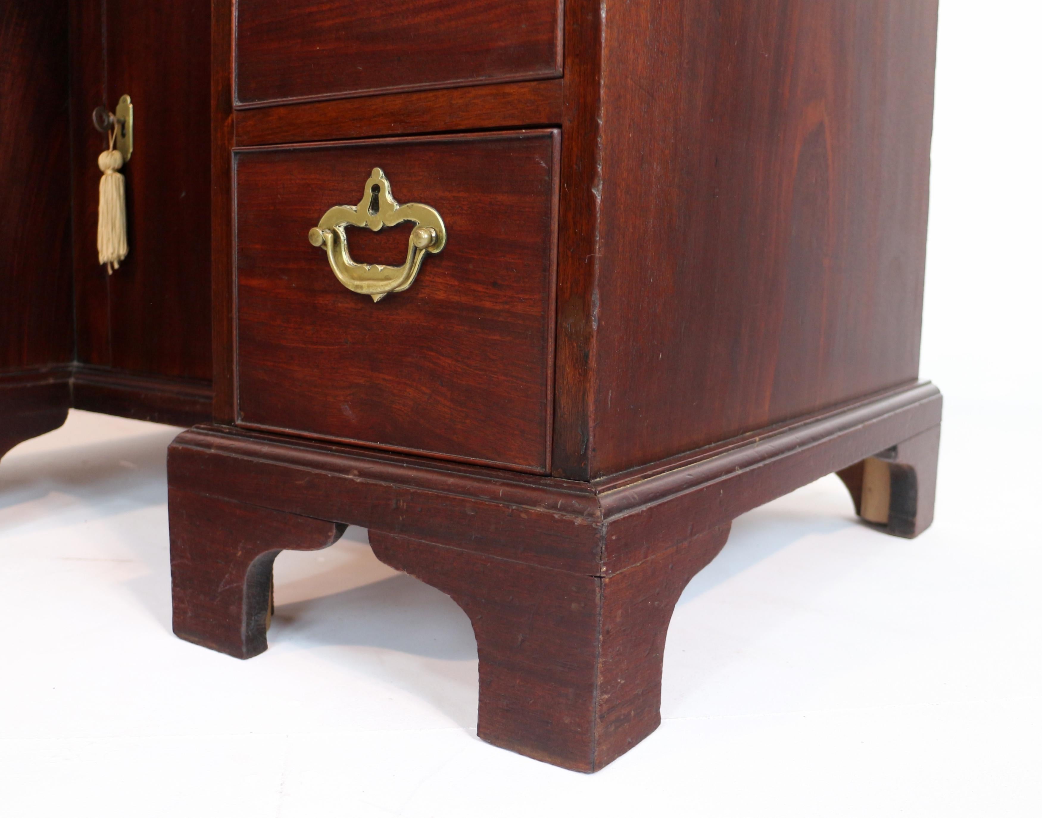 English Chippendale Period George II Red Walnut Kneehole Desk Dressing Table For Sale 13