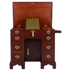 Englisch Chippendale Periode George II Rot Nussbaum Kneehole Desk Dressing Tisch