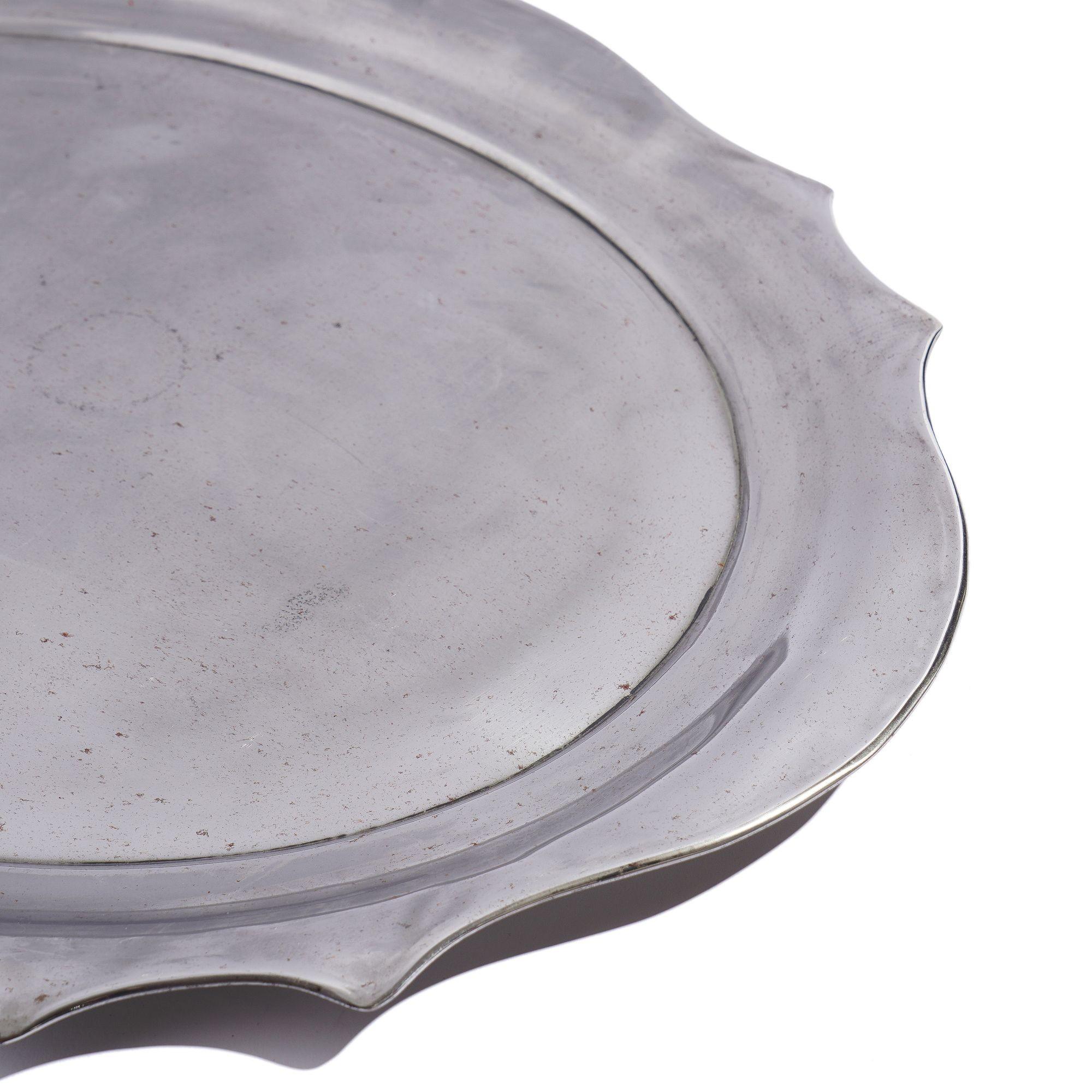 English Chippendale shaped polished tin tea tray, c. 1830 In Good Condition For Sale In Kenilworth, IL