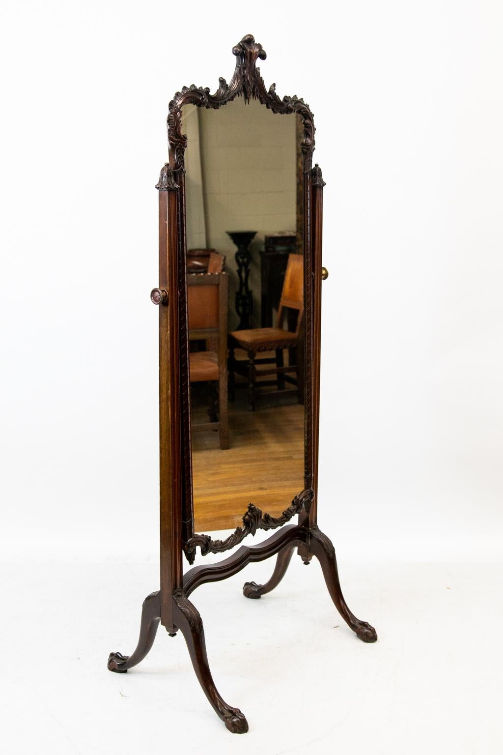 English Chippendale Style Carved Cheval Mirror In Good Condition For Sale In Wilson, NC