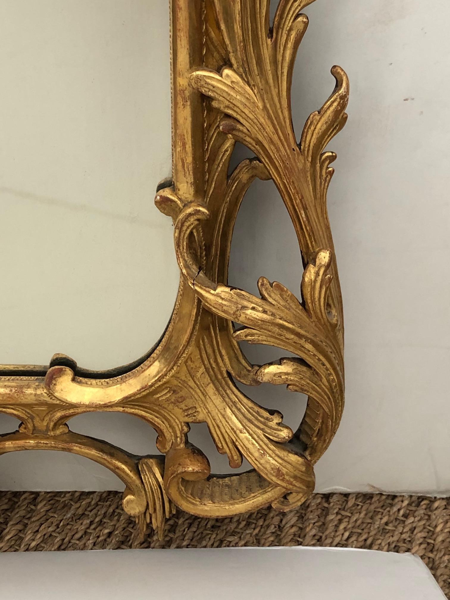Chippendale chinois Miroir en bois doré sculpté de style Chippendale anglais dans le goût chinois en vente