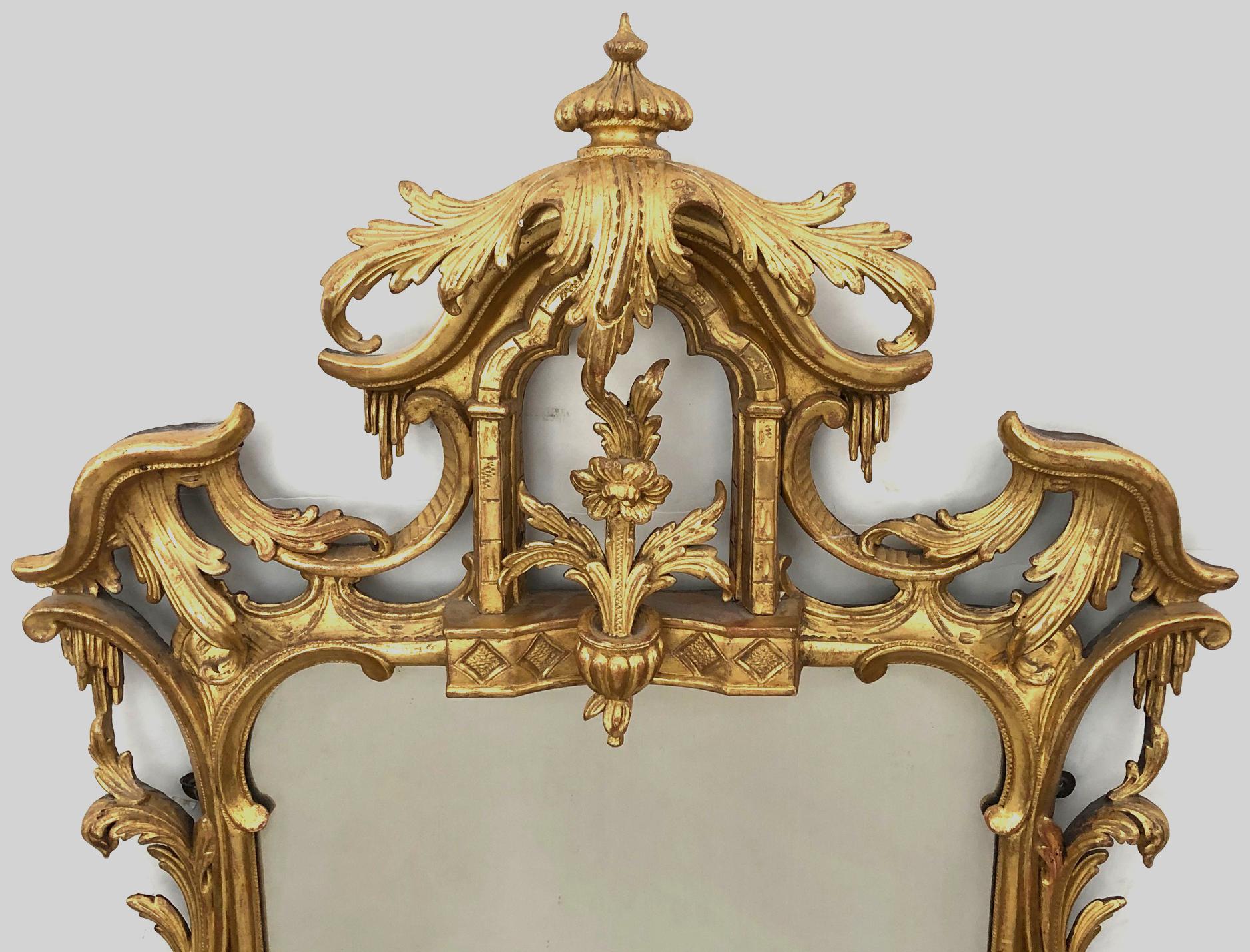 XIXe siècle Miroir en bois doré sculpté de style Chippendale anglais dans le goût chinois en vente