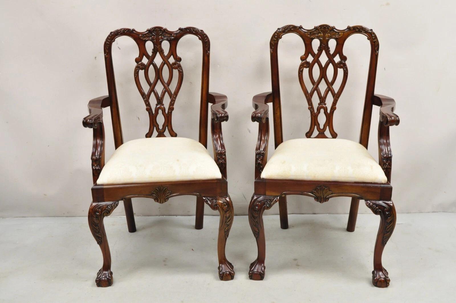 Paire de chaises à bras de salle à manger en acajou sculpté de style Chippendale - Ball and Claw en vente 6
