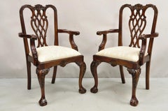 Pareja de Sillones de Comedor de Caoba Tallados de Estilo Chippendale Inglés con Bola y Garra