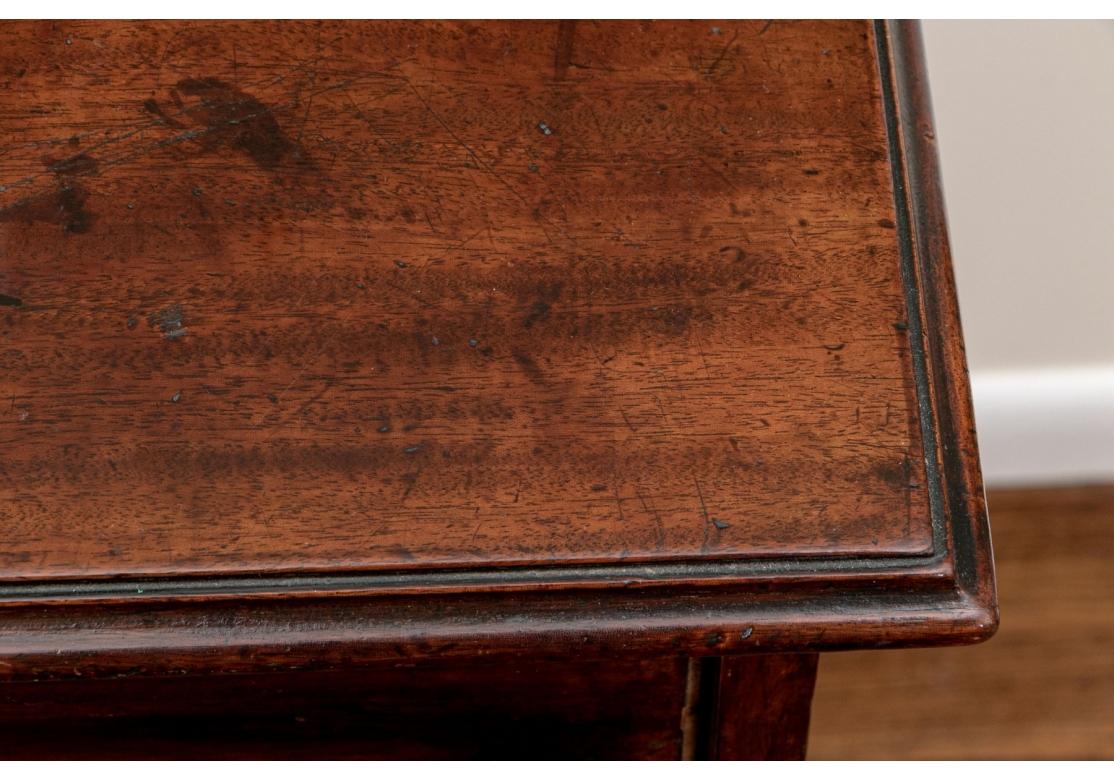 Englische Kommode im Chippendale-Stil, ca. 1770-90 zur Restaurierung im Zustand „Starke Gebrauchsspuren“ im Angebot in Bridgeport, CT