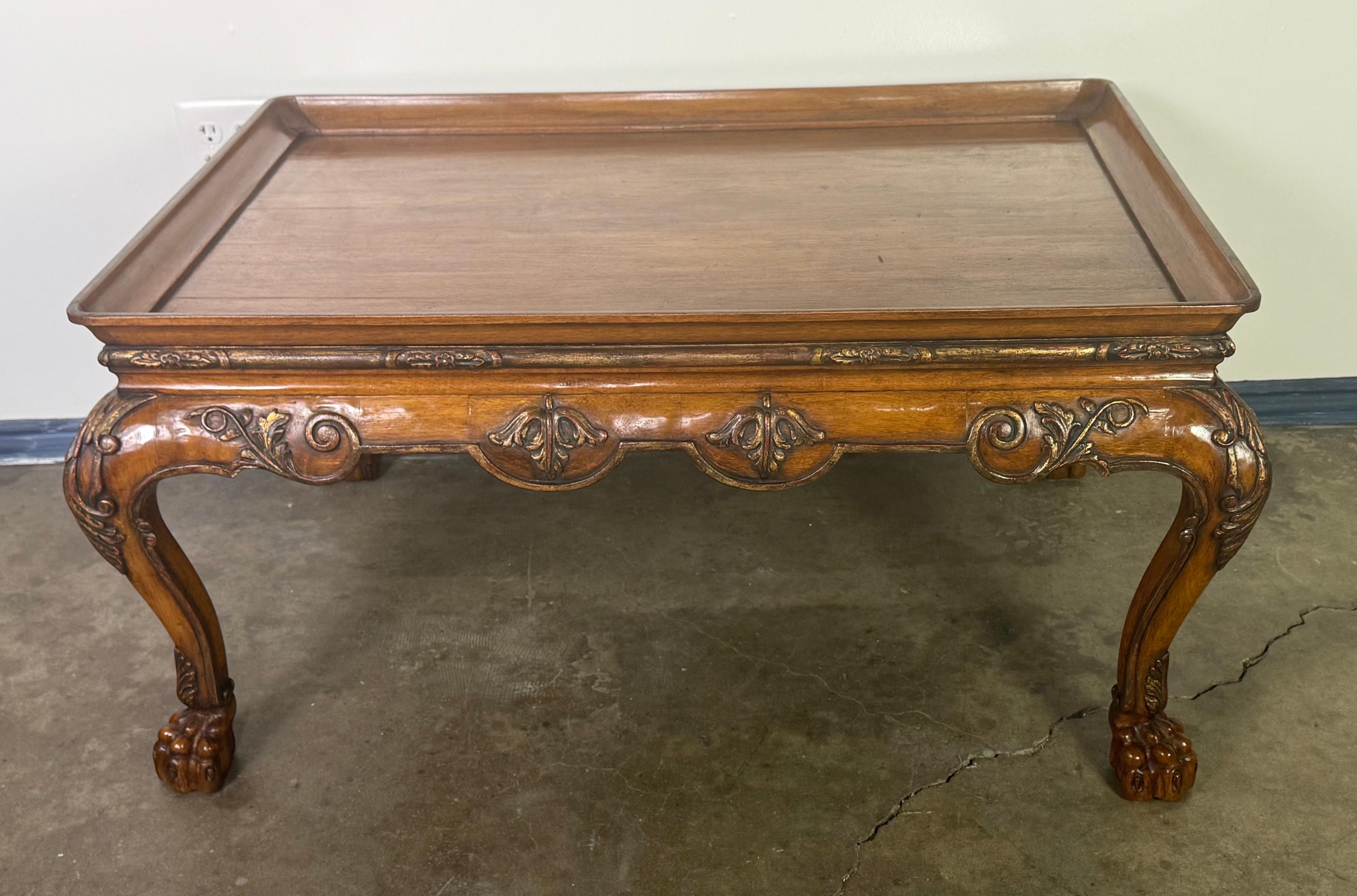 Anglais Table basse anglaise de style Chippendale en vente