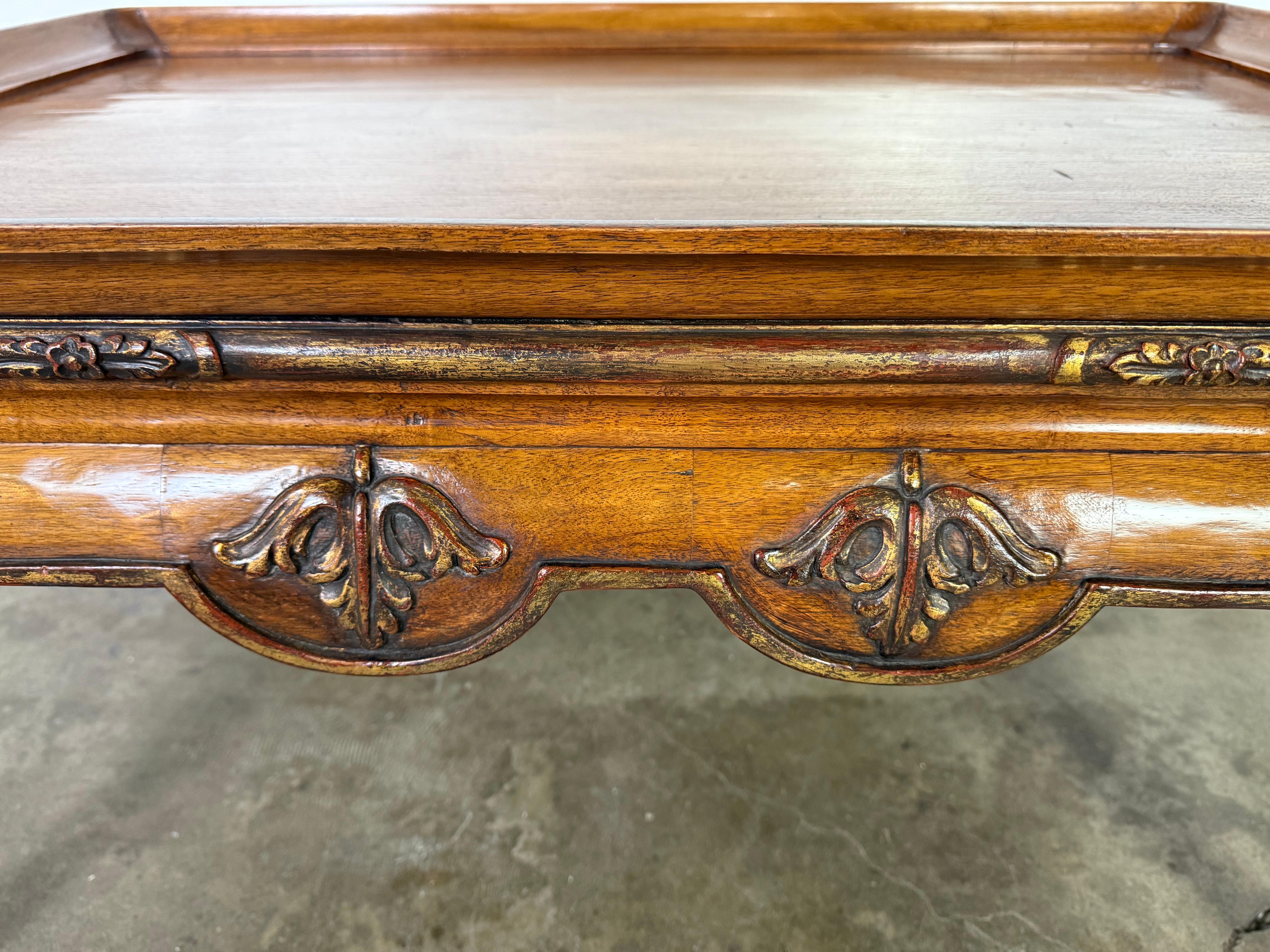20ième siècle Table basse anglaise de style Chippendale en vente