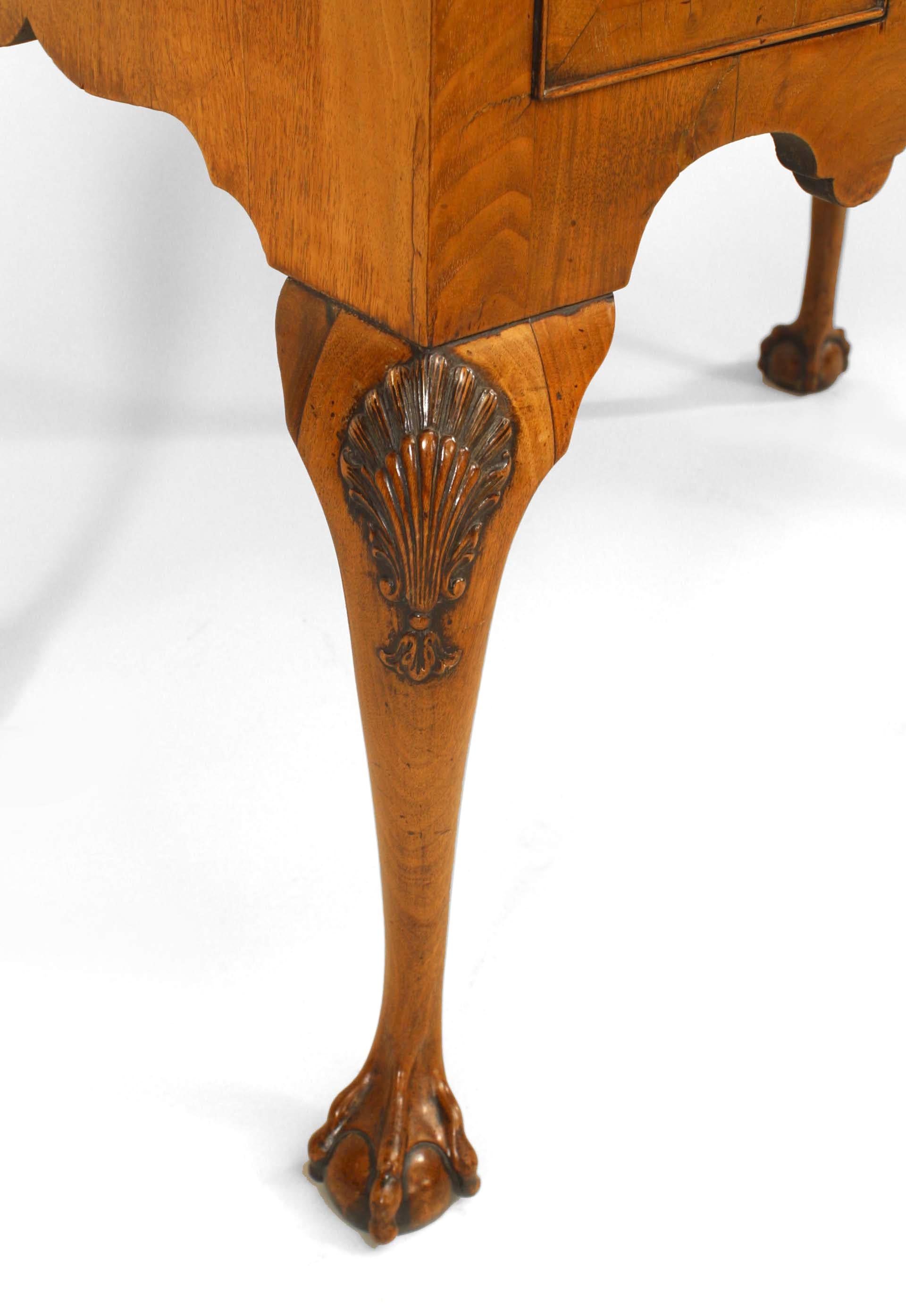 Englischer niedriger Kommoden im Chippendale-Stil, 18. Jahrhundert im Zustand „Gut“ im Angebot in New York, NY