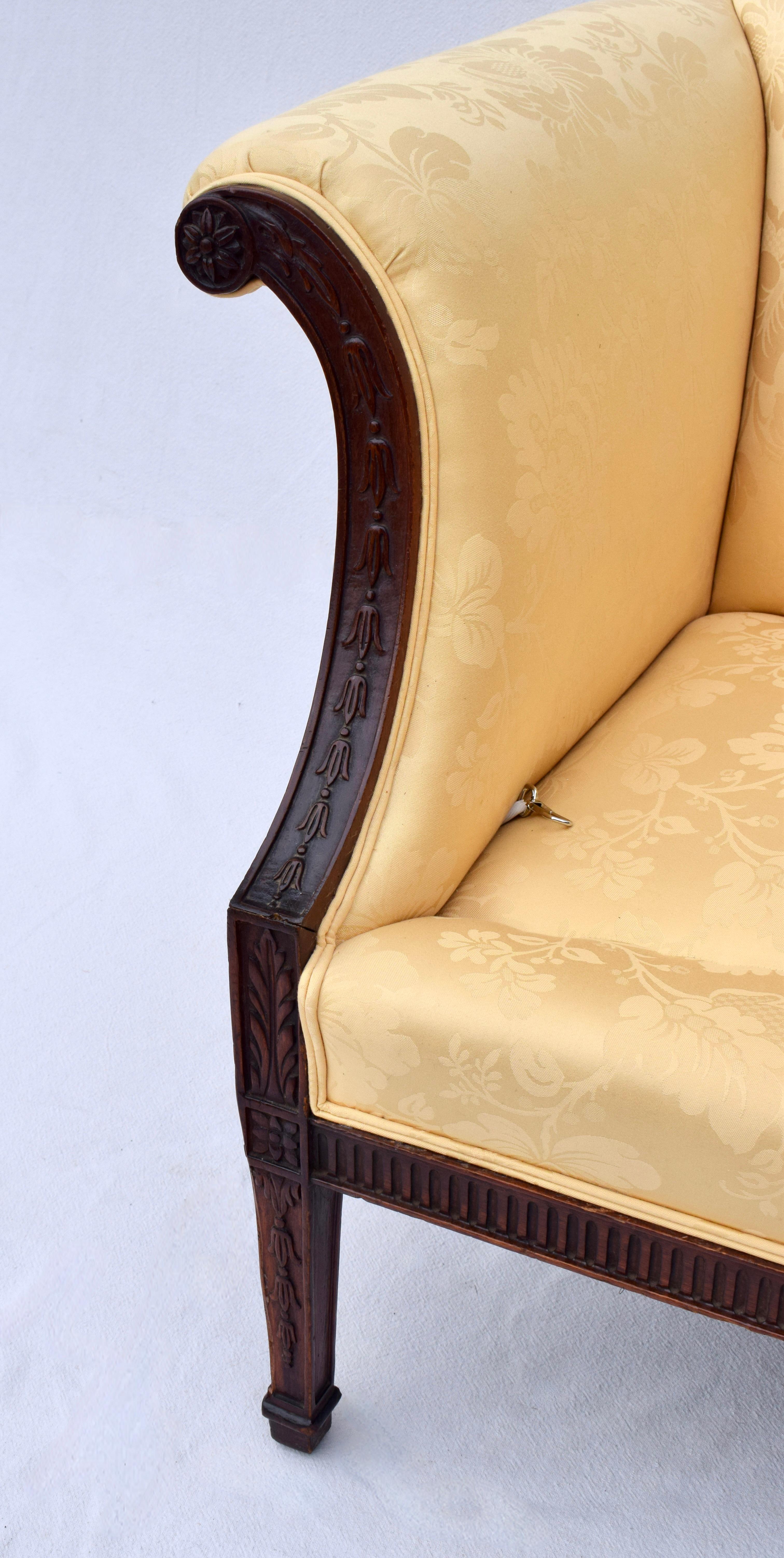 Sofá Settee con brazos enrollables de caoba estilo Chippendale inglés en venta 5