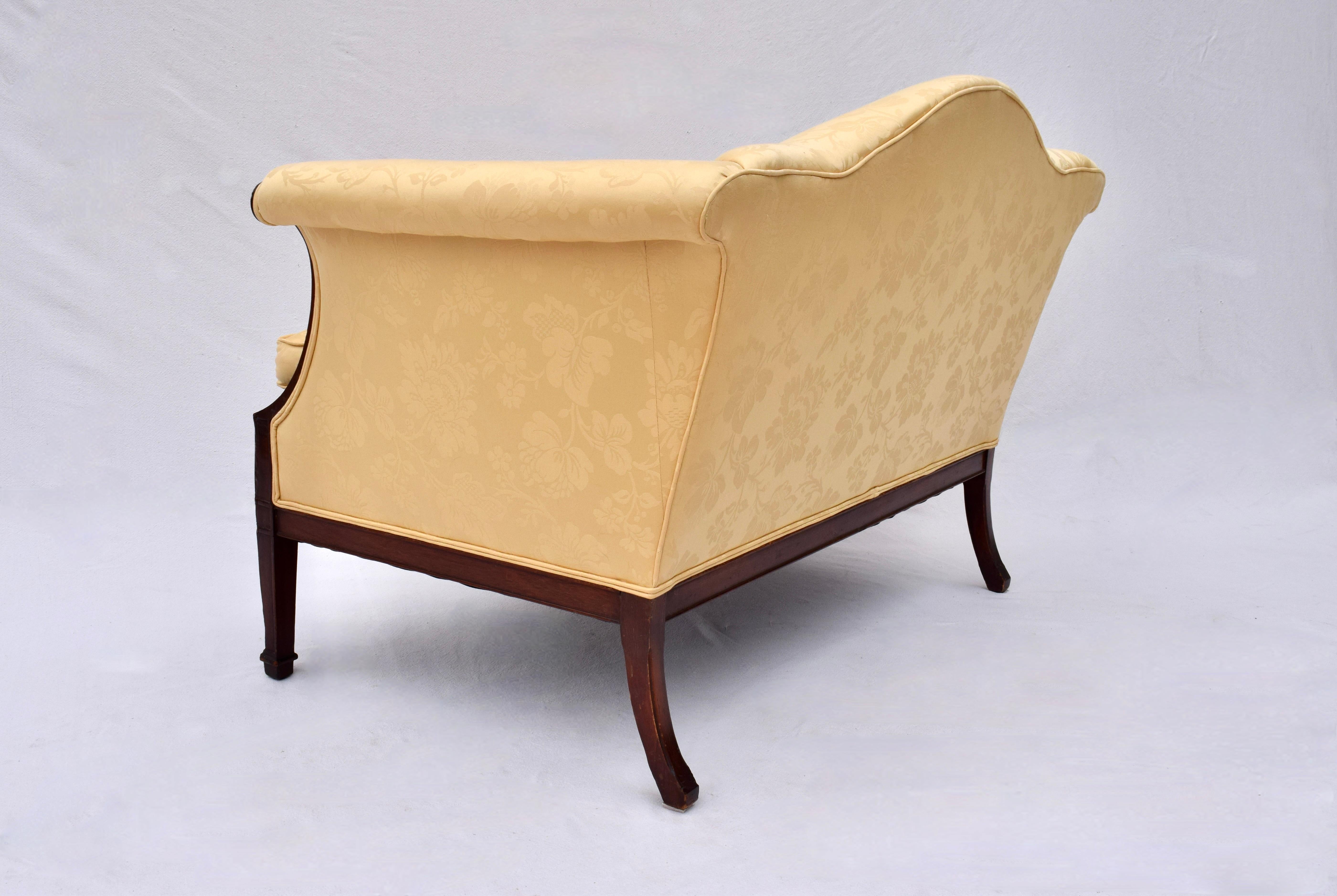 Sofá Settee con brazos enrollables de caoba estilo Chippendale inglés Tapicería en venta