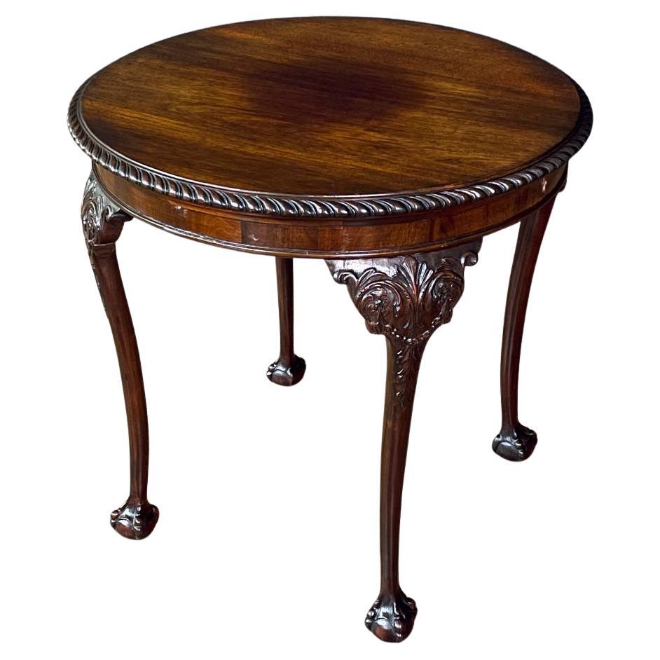 Table d'appoint ronde en acajou de style Chippendale anglais avec pieds Ball and Claw