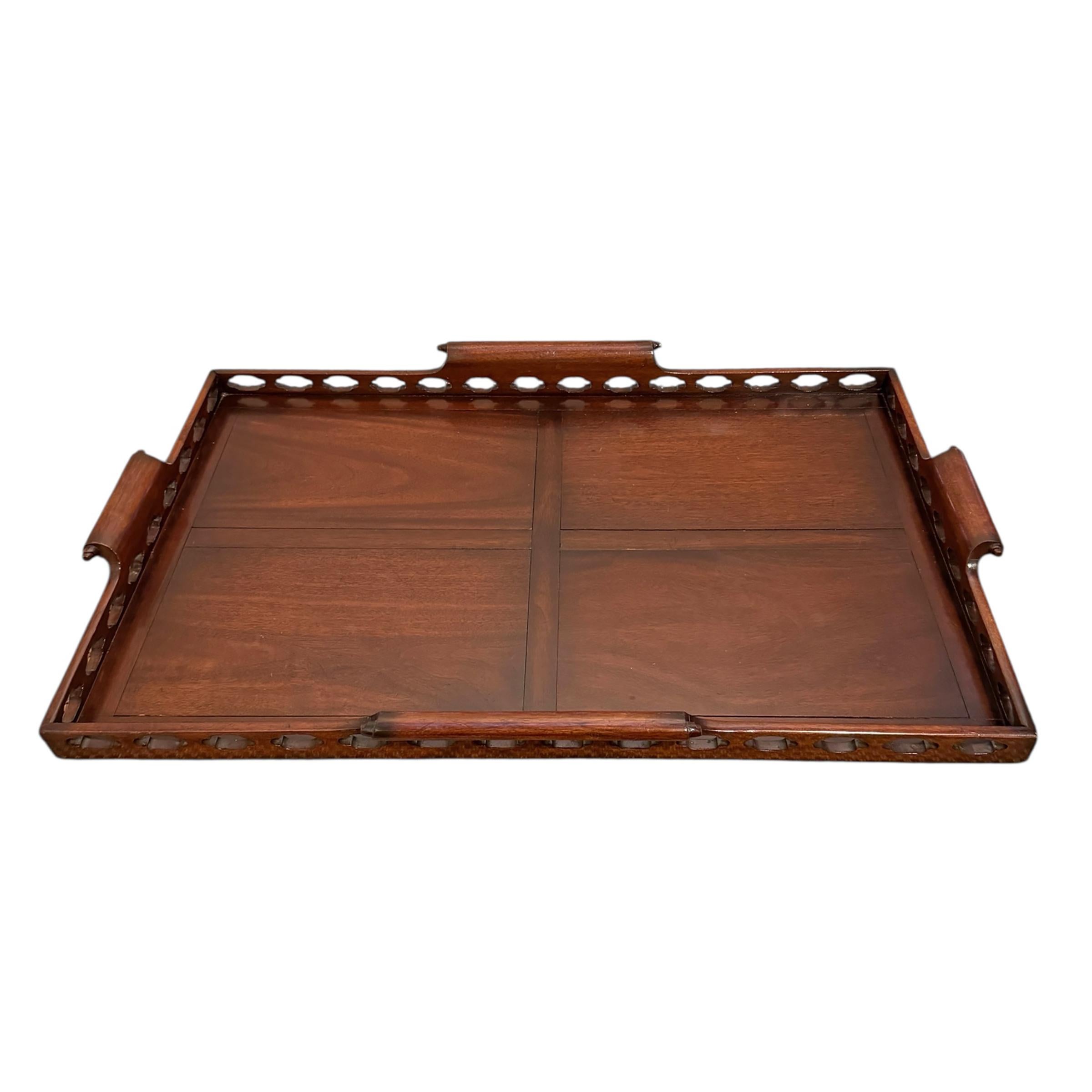 English Chippendale-Style Tray en Bueno estado para la venta en Chicago, IL