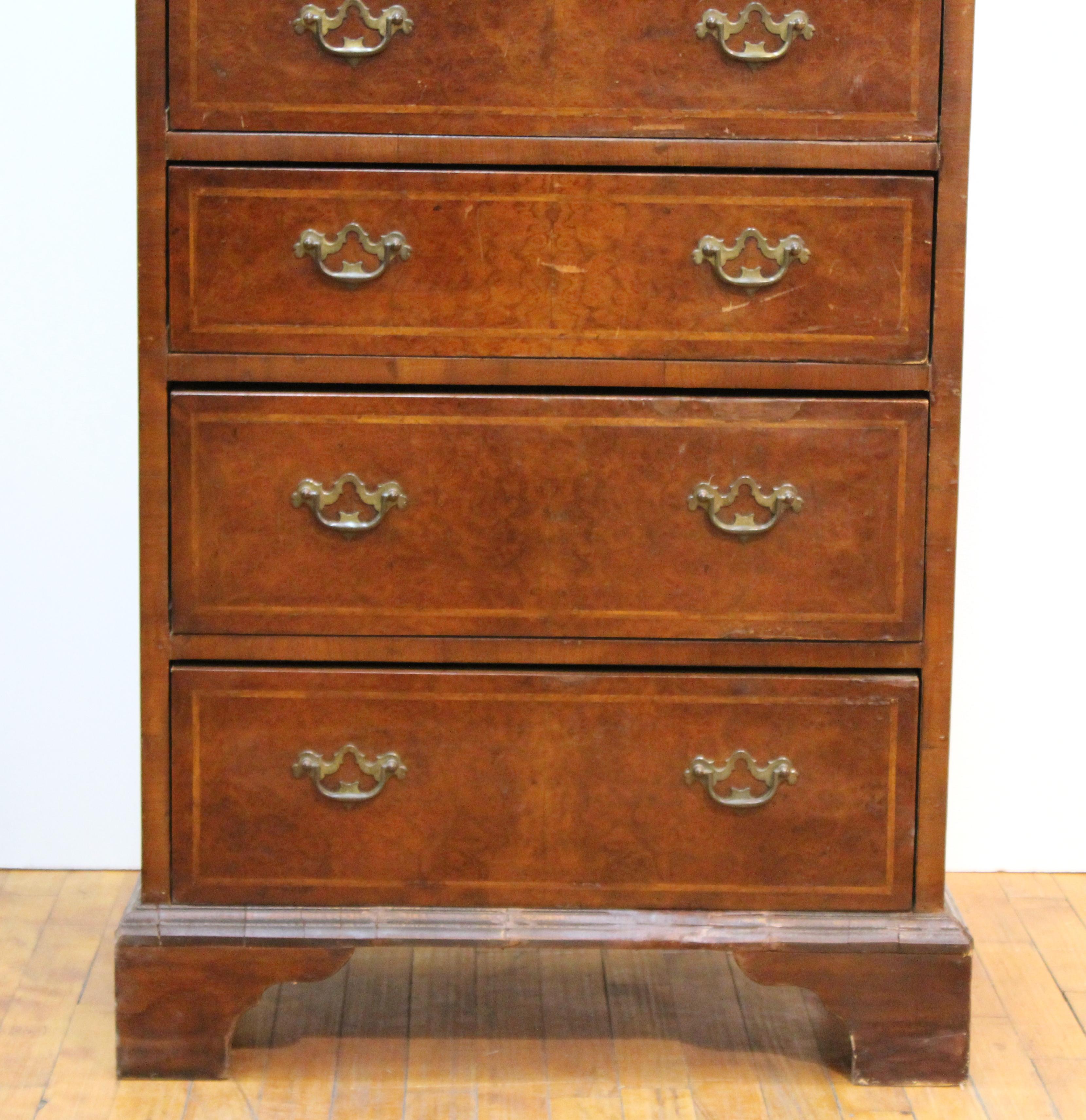 English Chippendale Tall Chest of Drawers In Good Condition In New York, NY