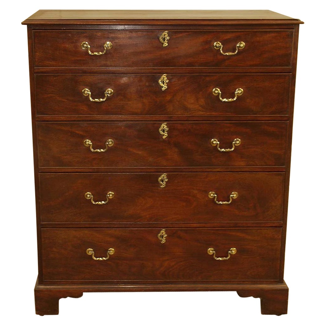 Coffre Chippendale anglais deux sur quatre