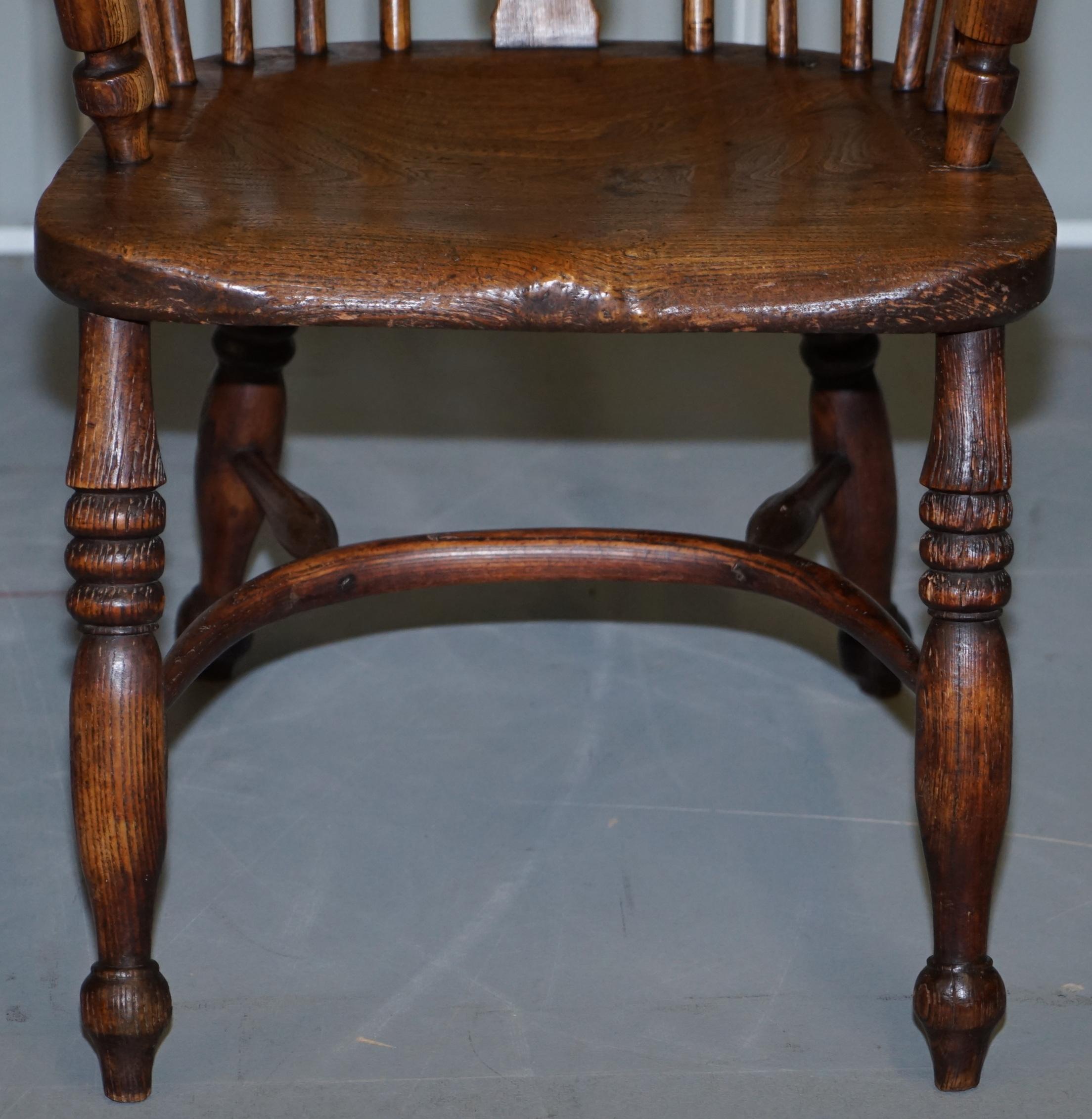 English Classic Antique 19th Century Elm Hoop Back West Country Windsor Armchair For Sale 3