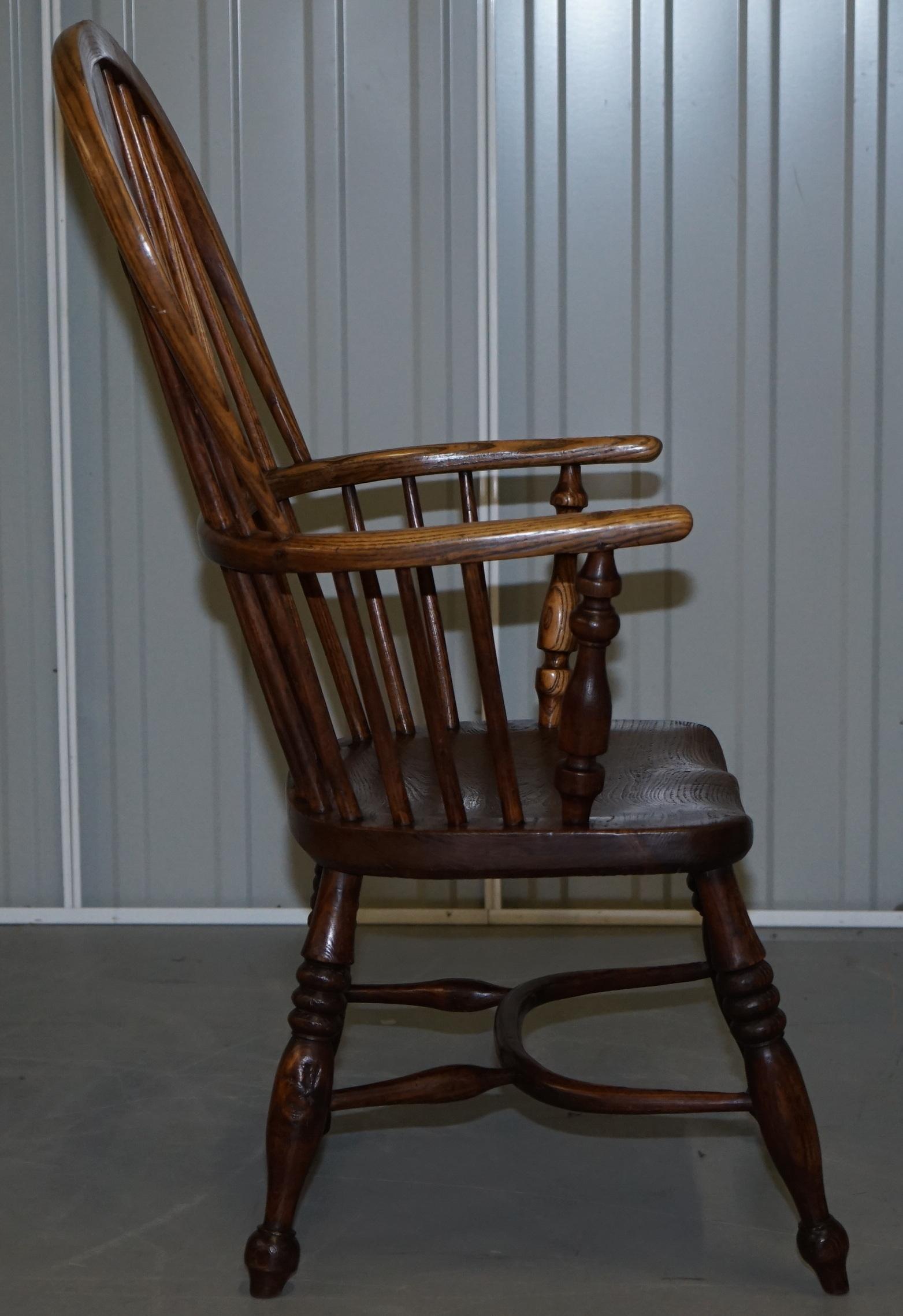 Englischer klassischer antiker Windsor-Sessel aus Ulmenholz mit Creolenrückenlehne aus dem 19. Jahrhundert im Angebot 7