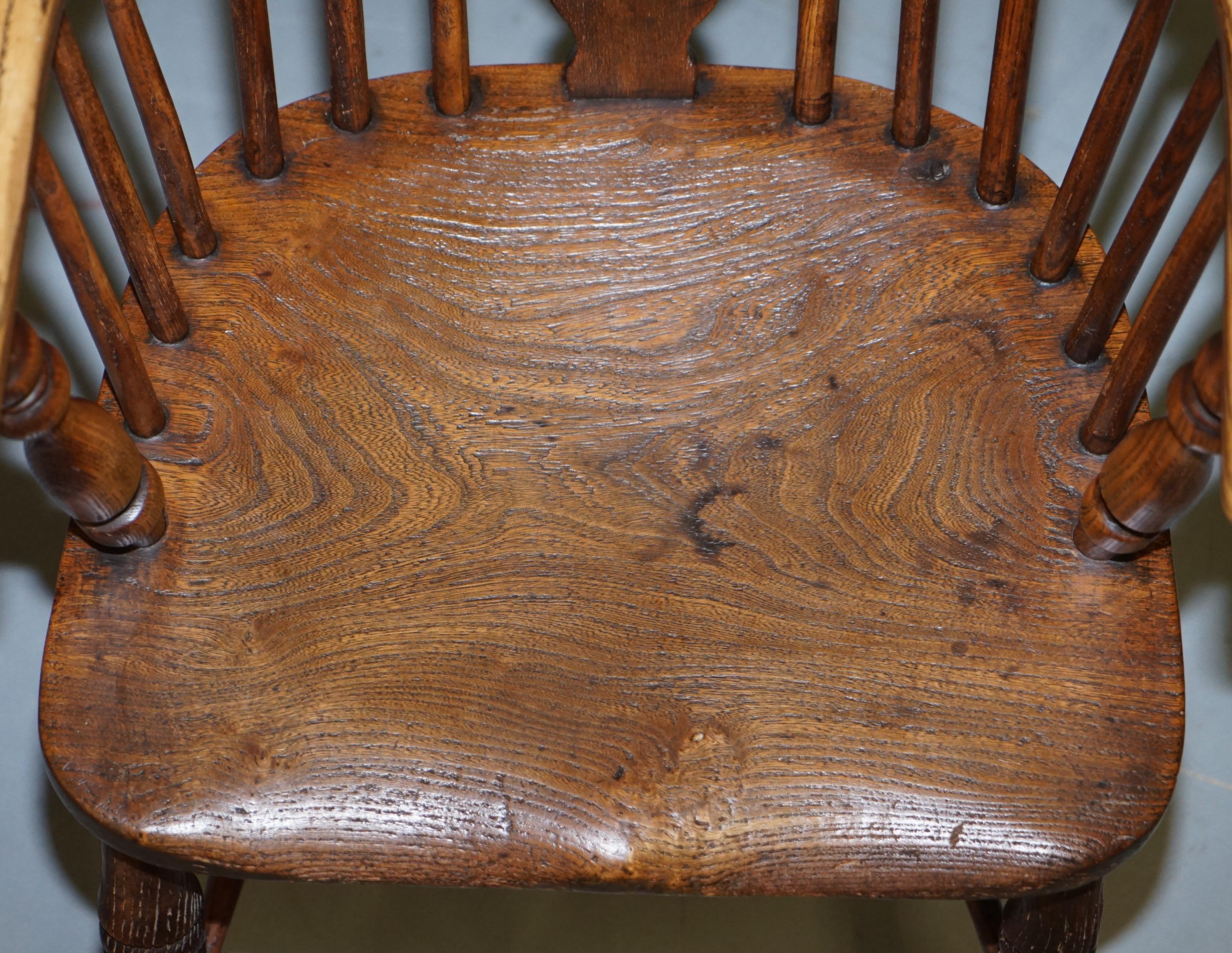 Englischer klassischer antiker Windsor-Sessel aus Ulmenholz mit Creolenrückenlehne aus dem 19. Jahrhundert (Handgefertigt) im Angebot