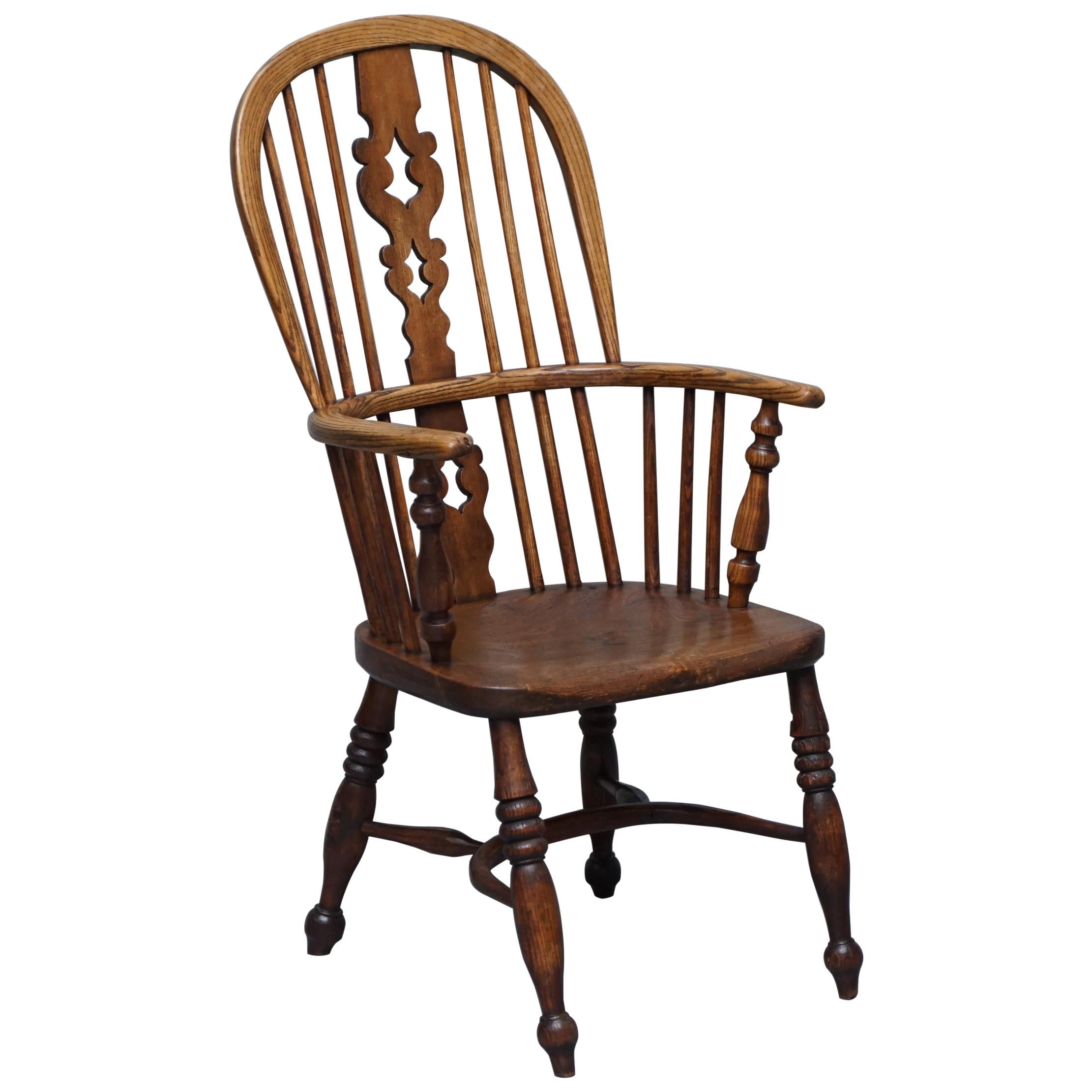 Englischer klassischer antiker Windsor-Sessel aus Ulmenholz mit Creolenrückenlehne aus dem 19. Jahrhundert im Angebot