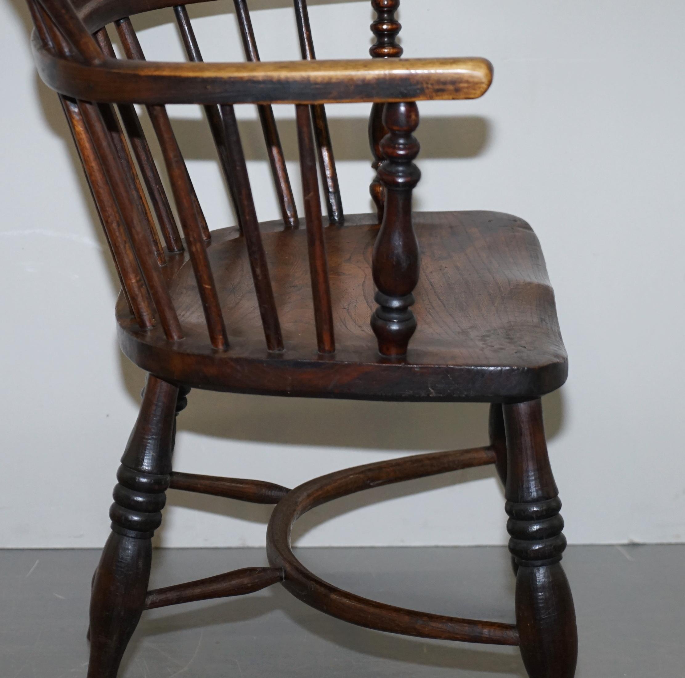 English Classic Antique Victorian 19th Century Elm and Ashwood Windsor Armchair For Sale 7