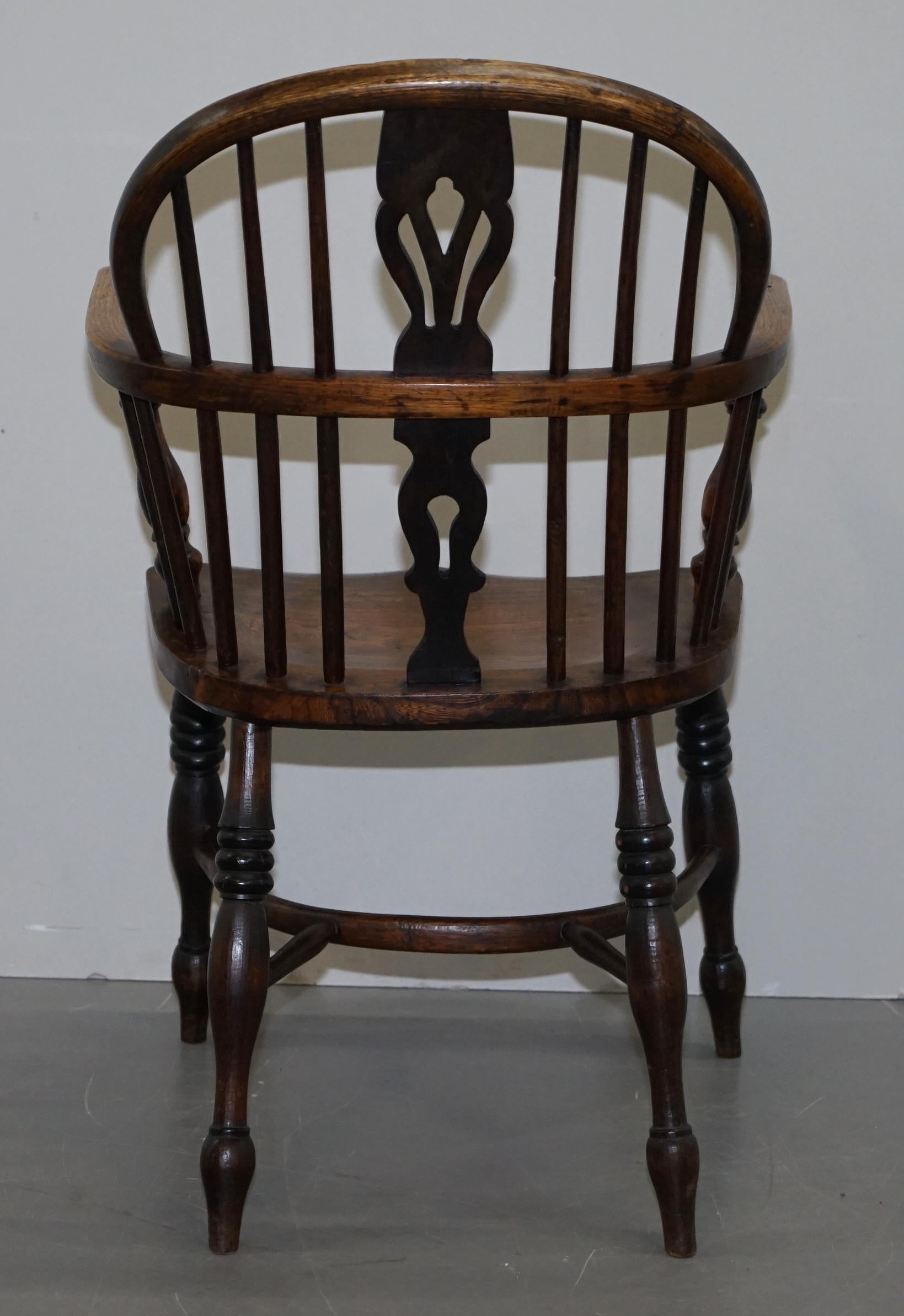 English Classic Antique Victorian 19th Century Elm and Ashwood Windsor Armchair For Sale 8