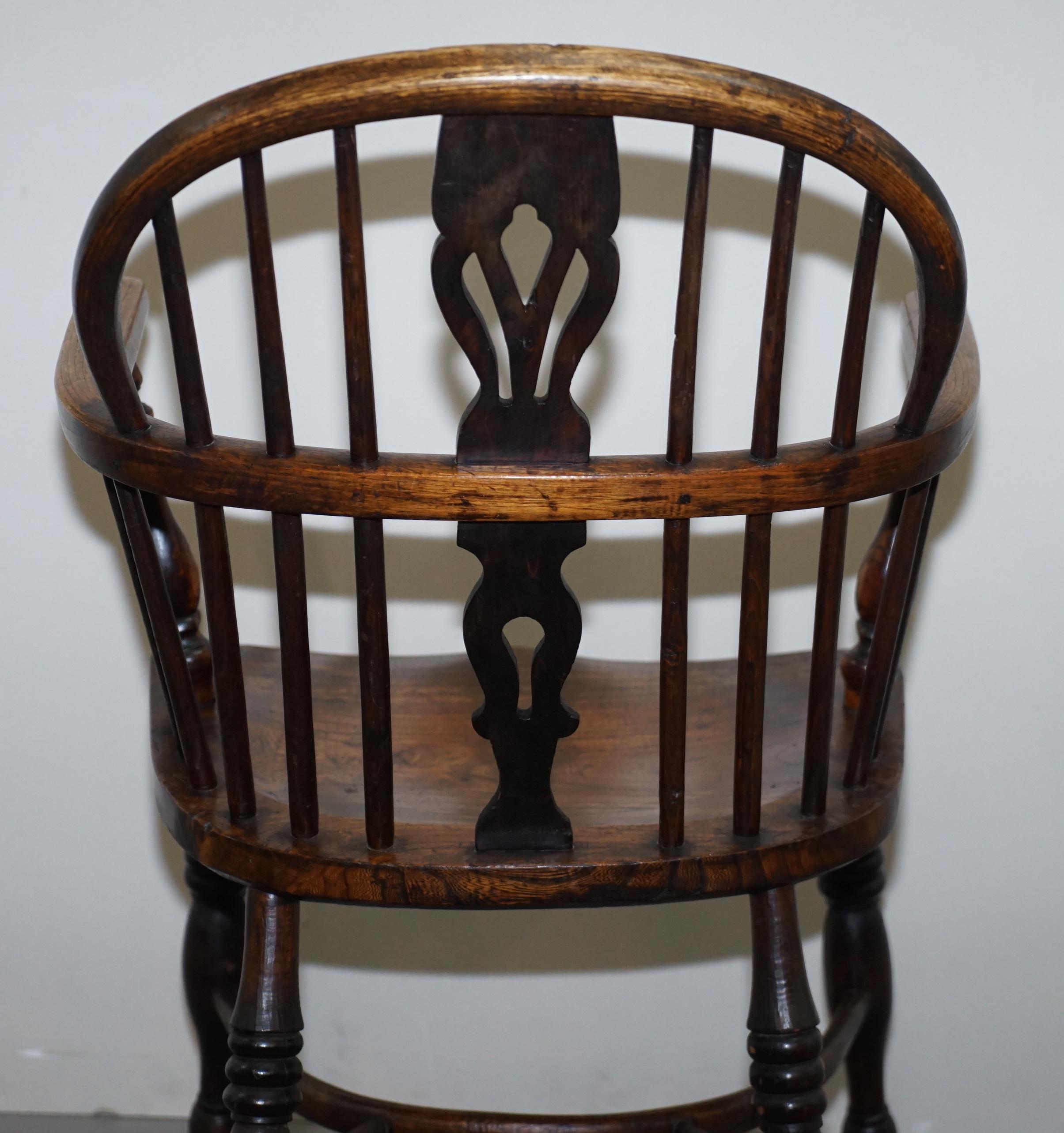 English Classic Antique Victorian 19th Century Elm and Ashwood Windsor Armchair For Sale 9