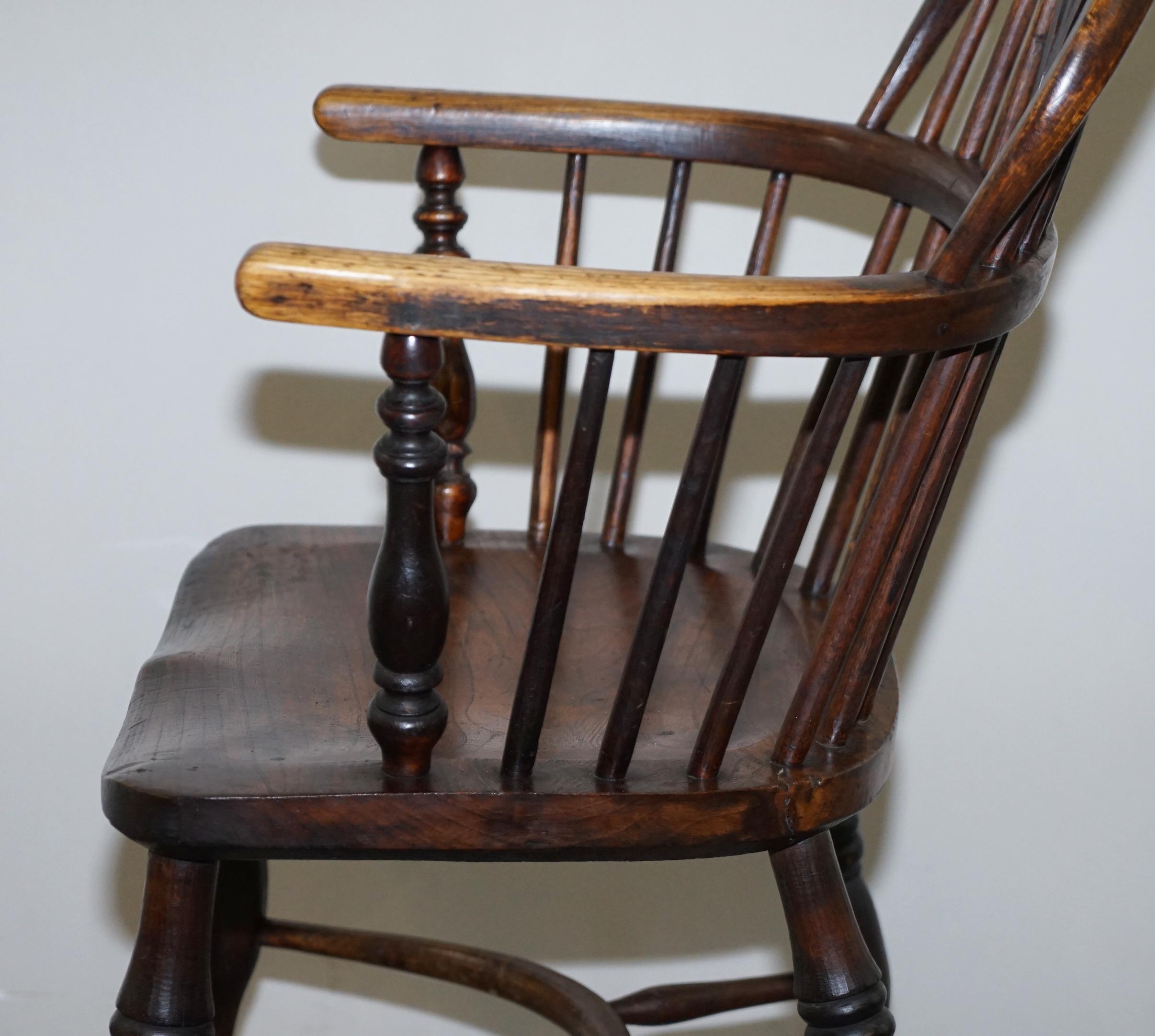 English Classic Antique Victorian 19th Century Elm and Ashwood Windsor Armchair For Sale 12
