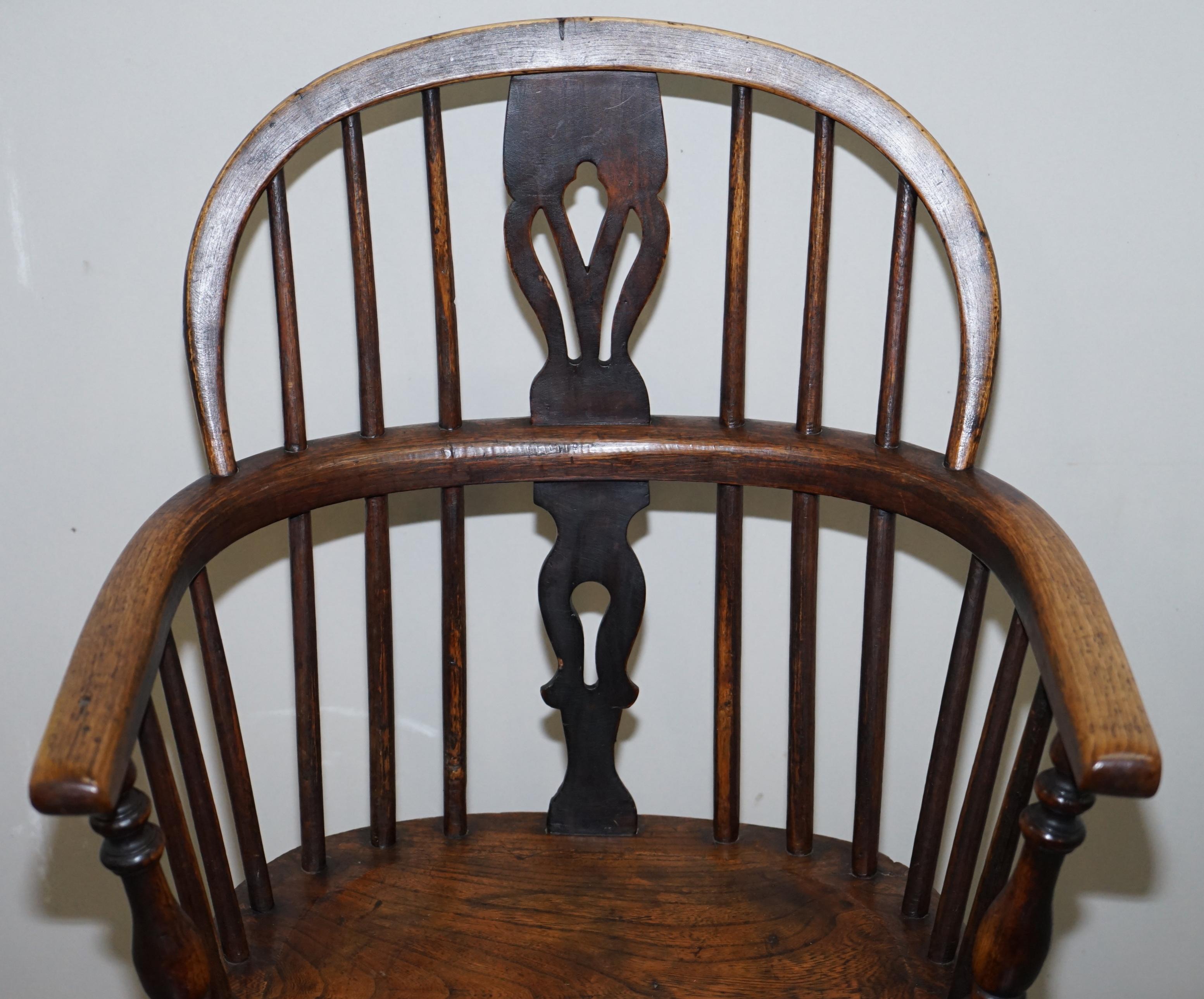 Hand-Crafted English Classic Antique Victorian 19th Century Elm and Ashwood Windsor Armchair For Sale