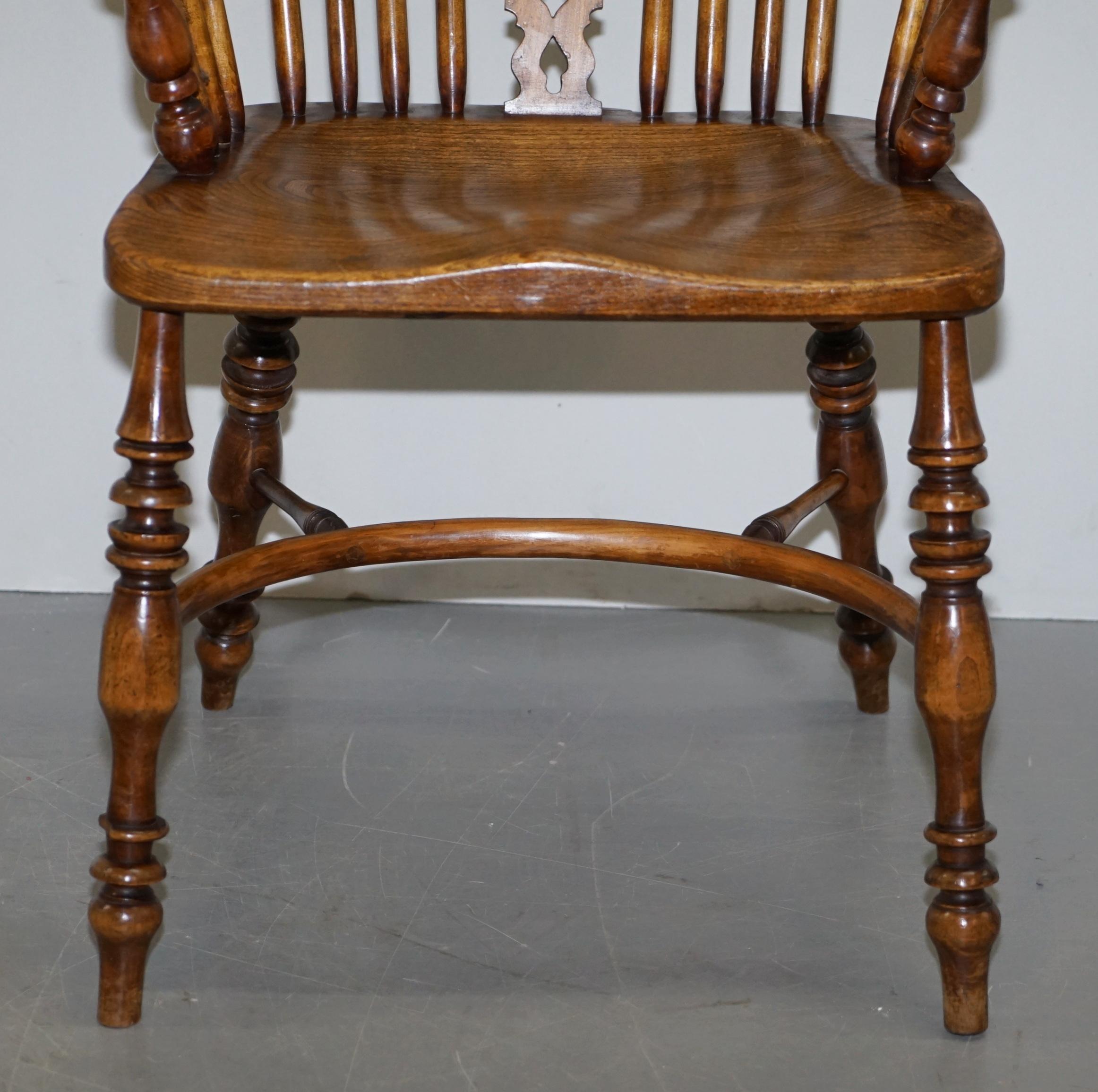 English Classic Antique Victorian 19th Century Elm High Back Windsor Armchair For Sale 7