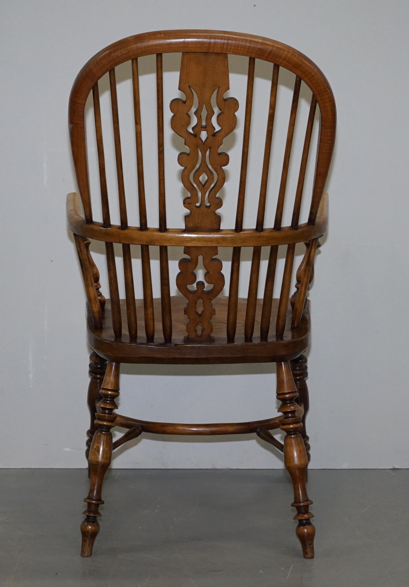 English Classic Antique Victorian 19th Century Elm High Back Windsor Armchair For Sale 10