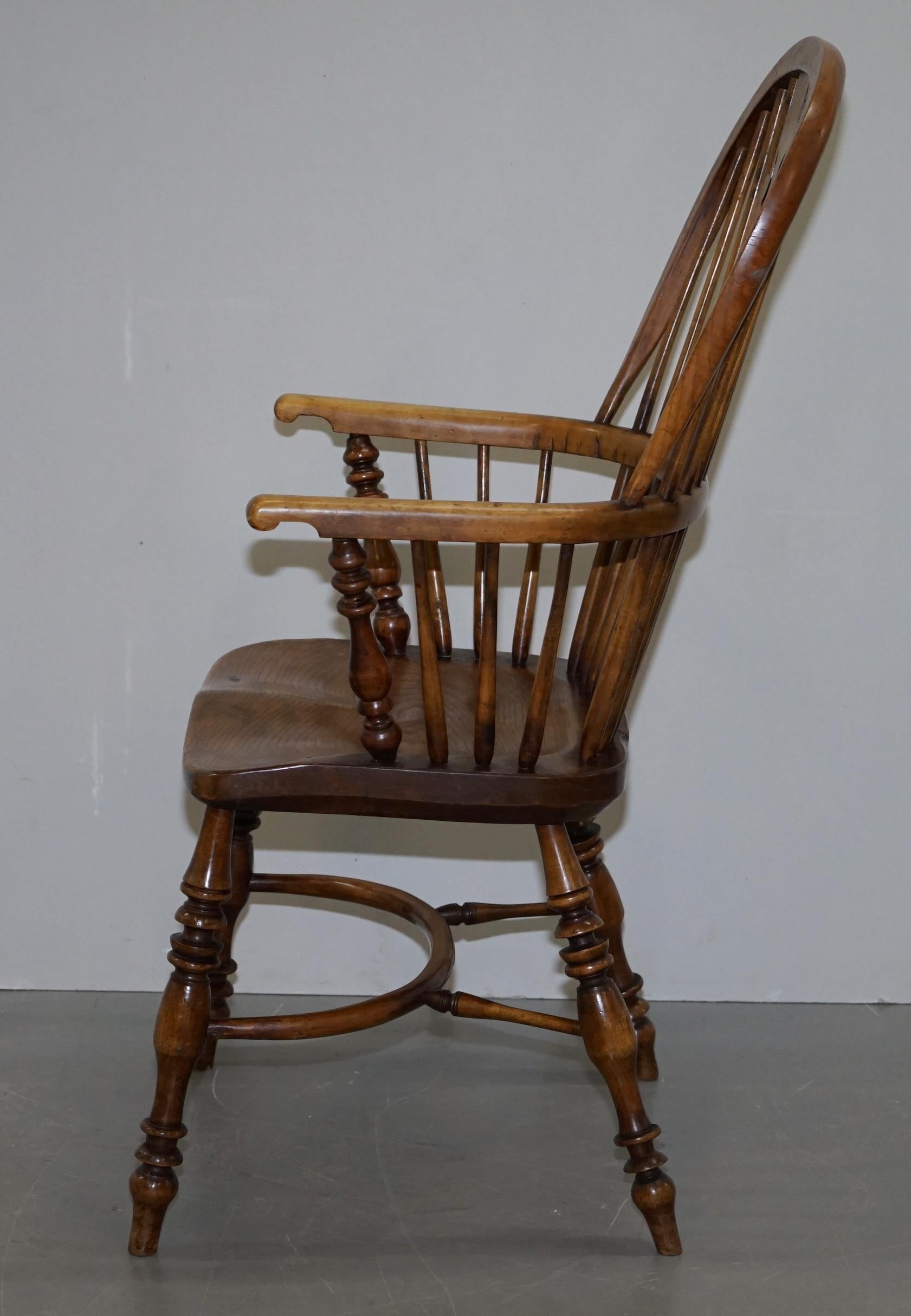 English Classic Antique Victorian 19th Century Elm High Back Windsor Armchair For Sale 12
