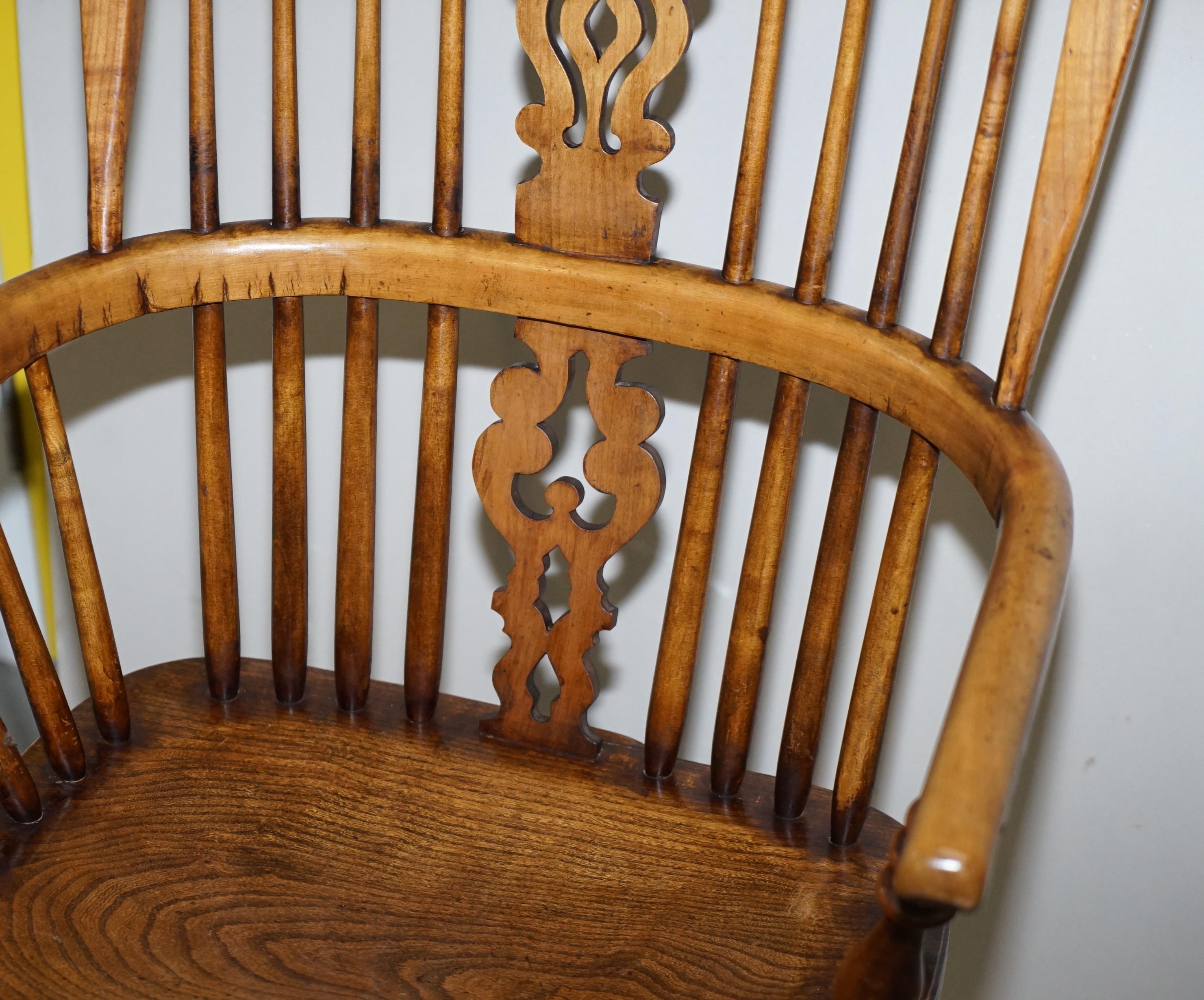 English Classic Antique Victorian 19th Century Elm High Back Windsor Armchair For Sale 2