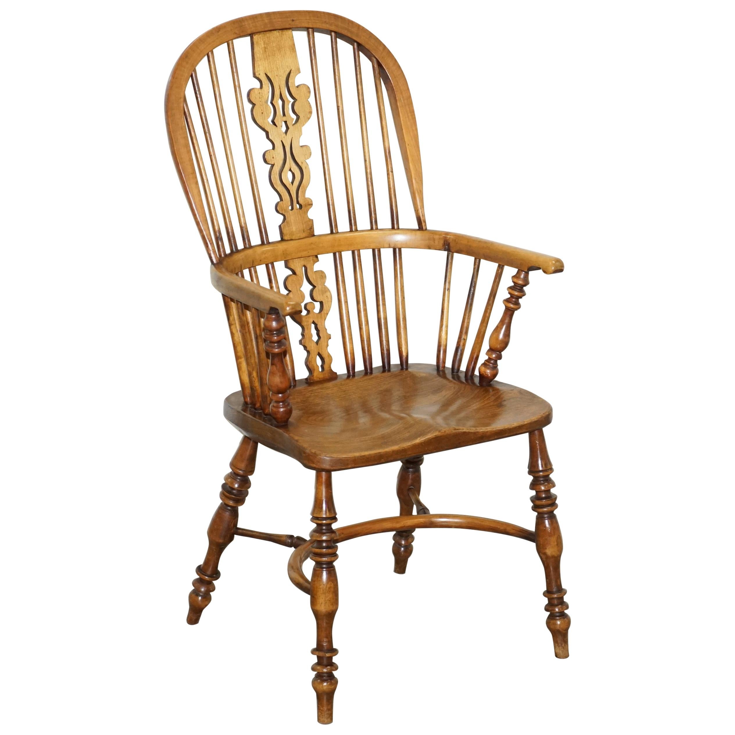 English Classic Antique Victorian 19th Century Elm High Back Windsor Armchair For Sale