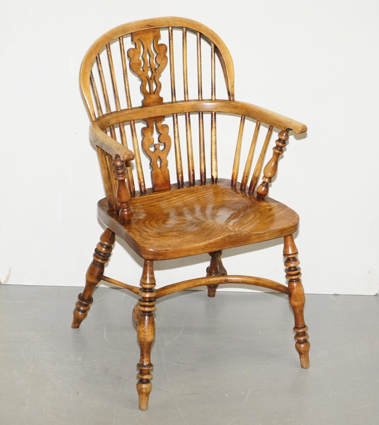 English Classic Antique Victorian 19th Century Elm Hoop Back Windsor