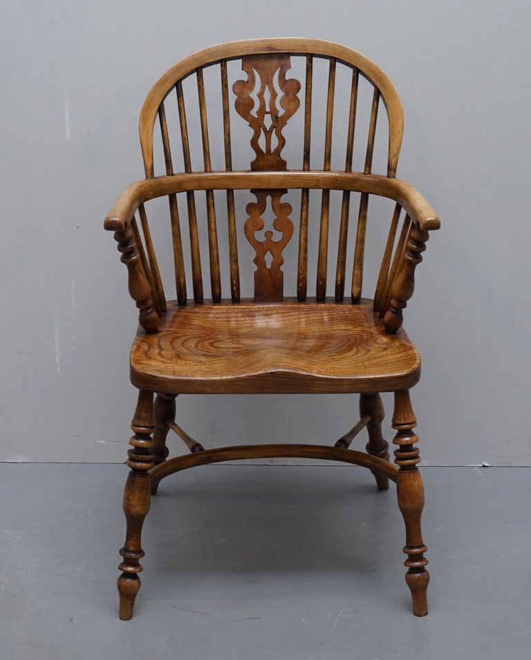 English Classic Antique Victorian 19th Century Elm Hoop Back Windsor