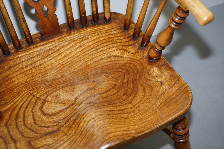 English Classic Antique Victorian 19th Century Elm Hoop Back Windsor