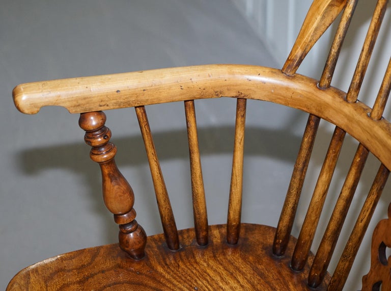 English Classic Antique Victorian 19th Century Elm Hoop Back Windsor