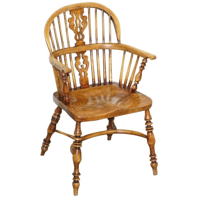 English Classic Antique Victorian 19th Century Elm Hoop Back Windsor