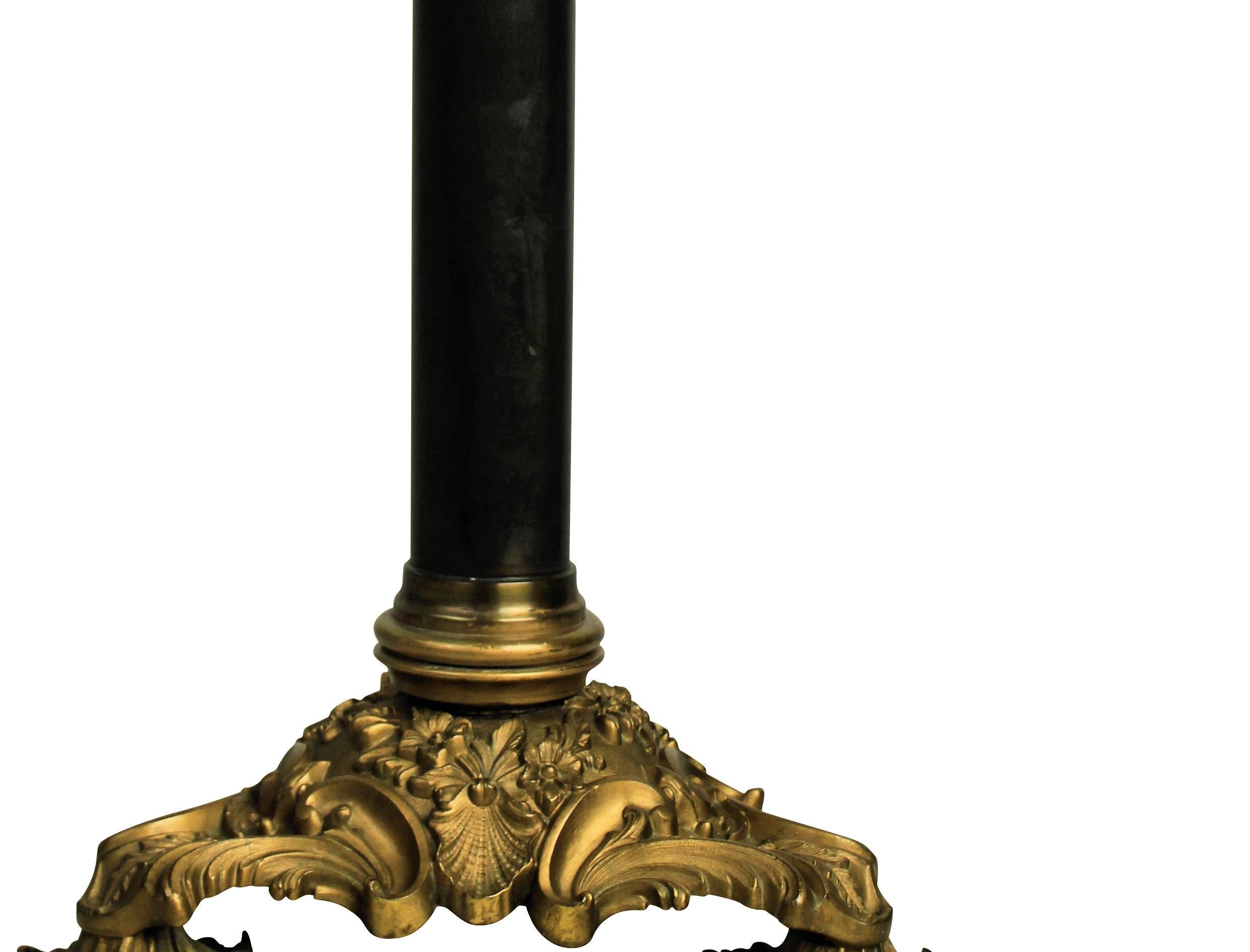 An English bronze and ormolu table lamp, formerly for oil.

Subjected to VAT.
