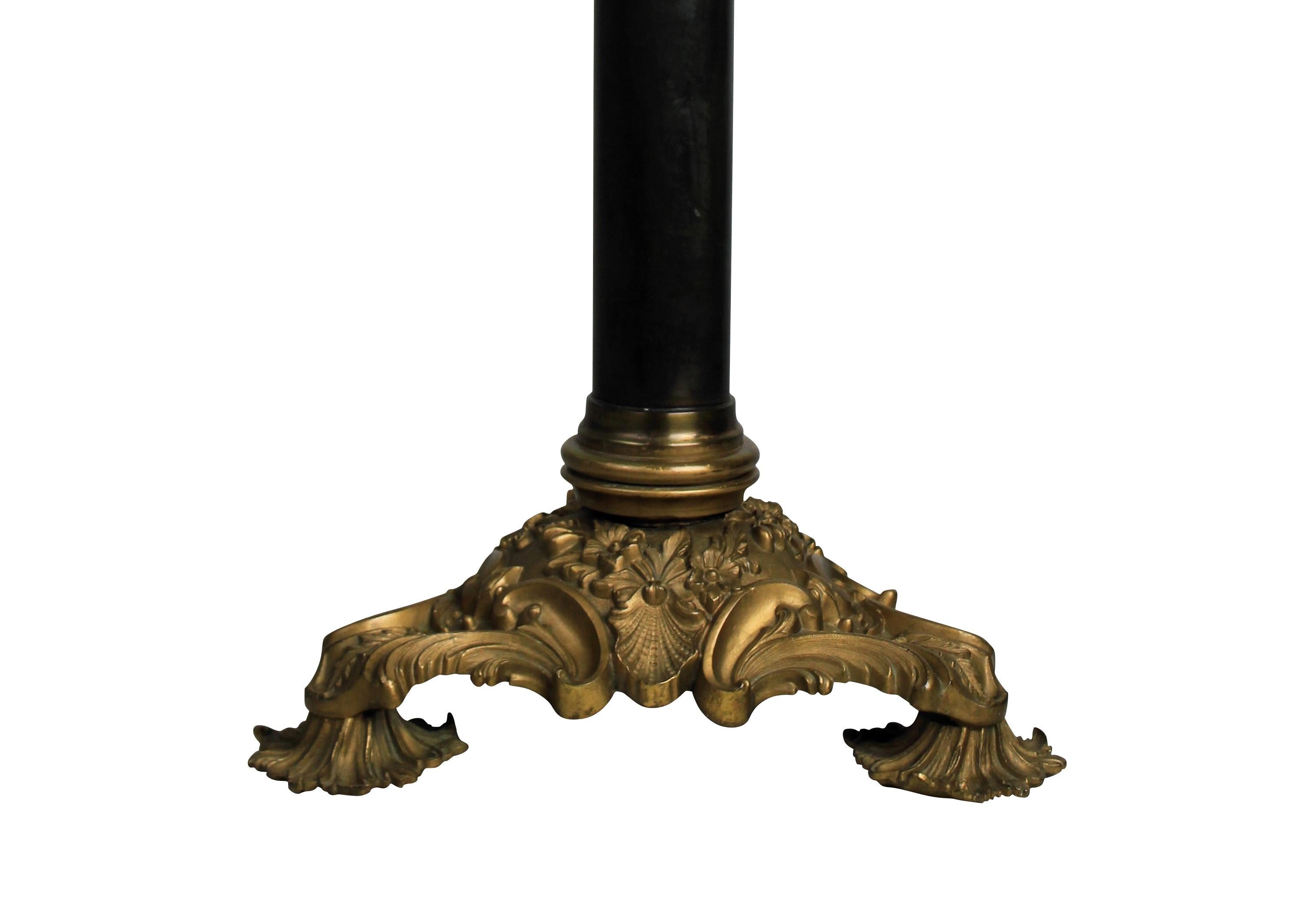 English Classical Bronze Lamp In Good Condition In London, GB