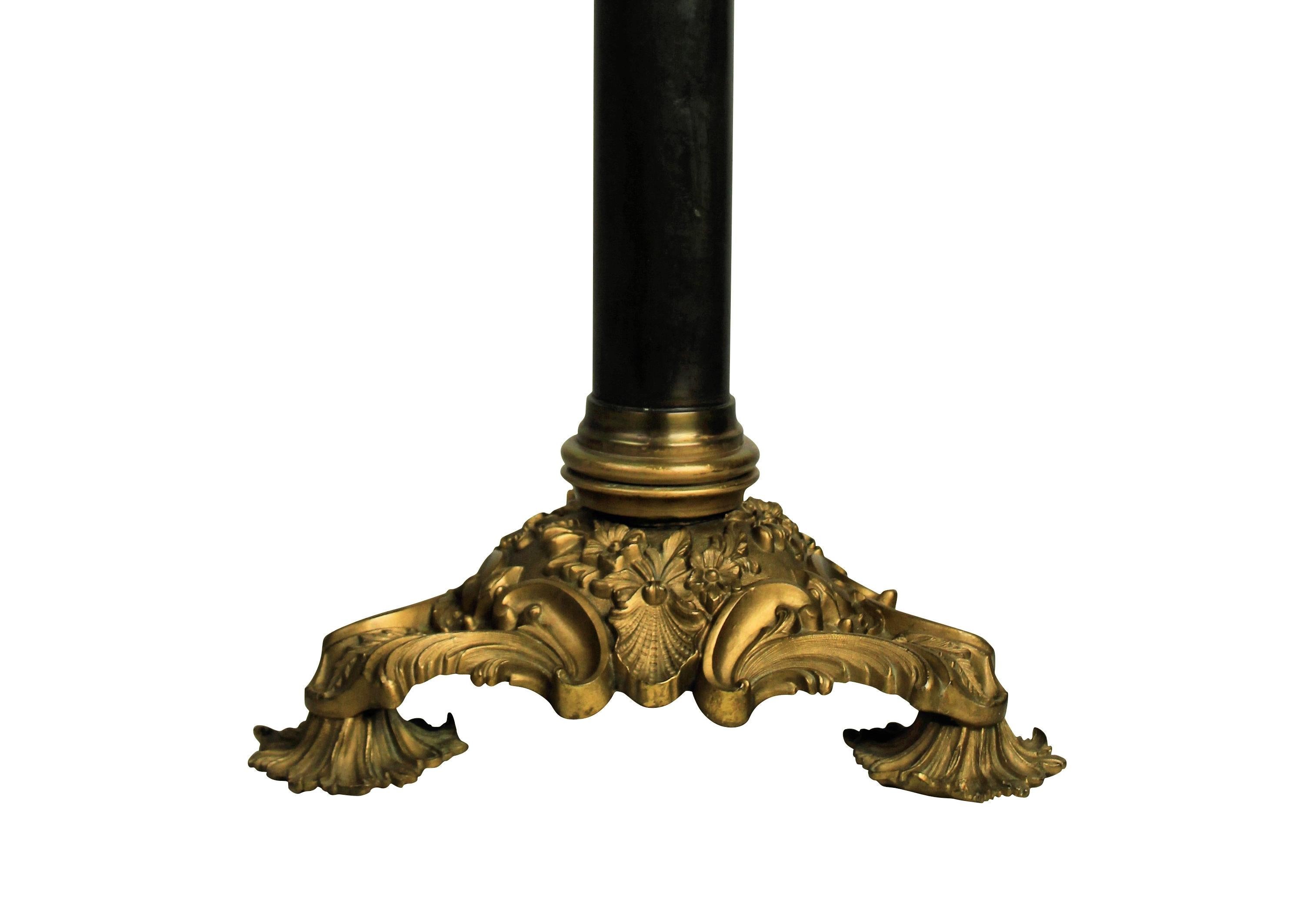 English Classical Bronze Lamp In Good Condition In London, GB