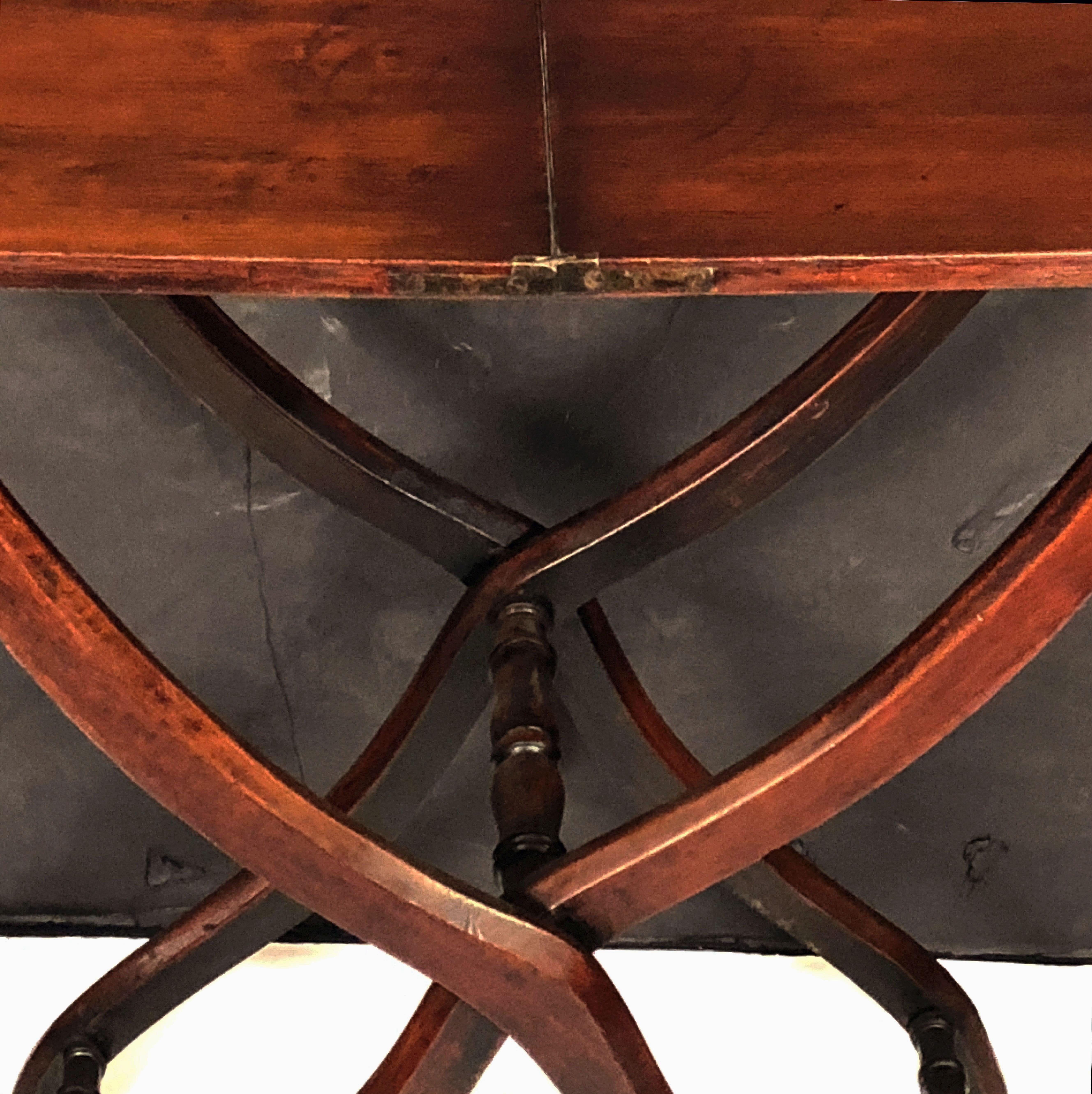 English Coaching Table with Serpentine Legs of Mahogany For Sale 2