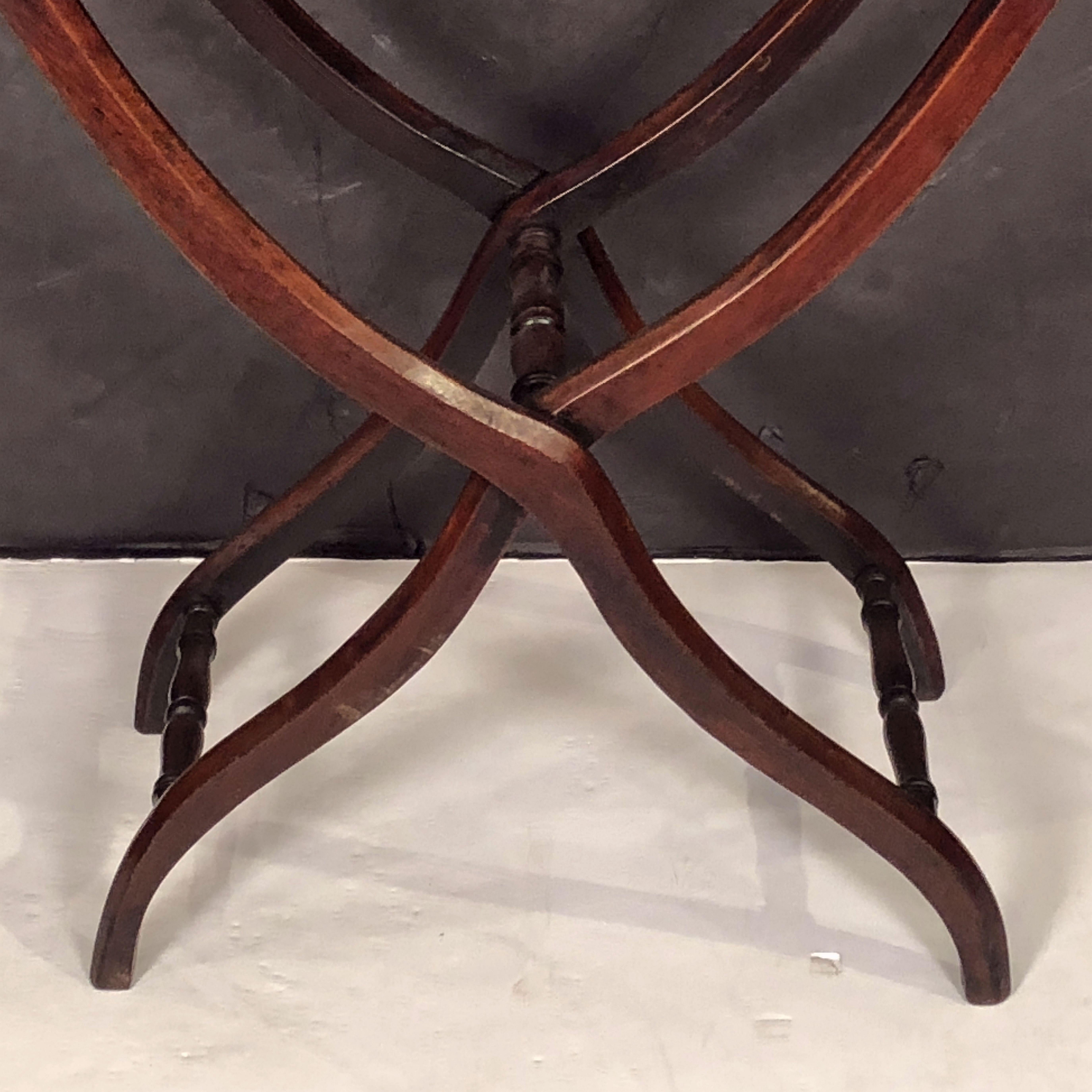 English Coaching Table with Serpentine Legs of Mahogany For Sale 3